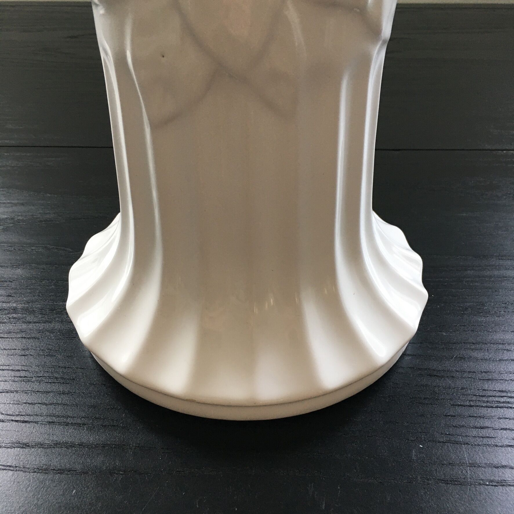 Earthenware column with floral decoration