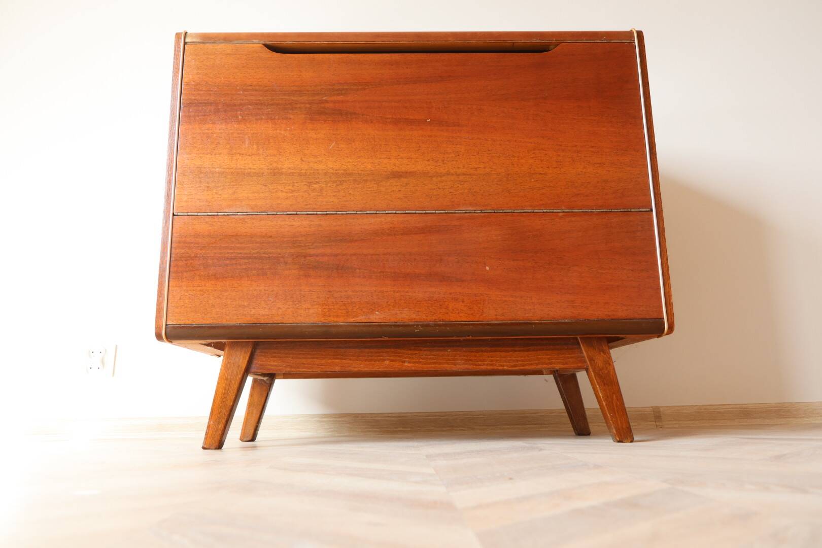 Meuble de bar vintage par Bohumil Landsman pour Jitona, Tchécoslovaquie, modèle U391 des années 1960