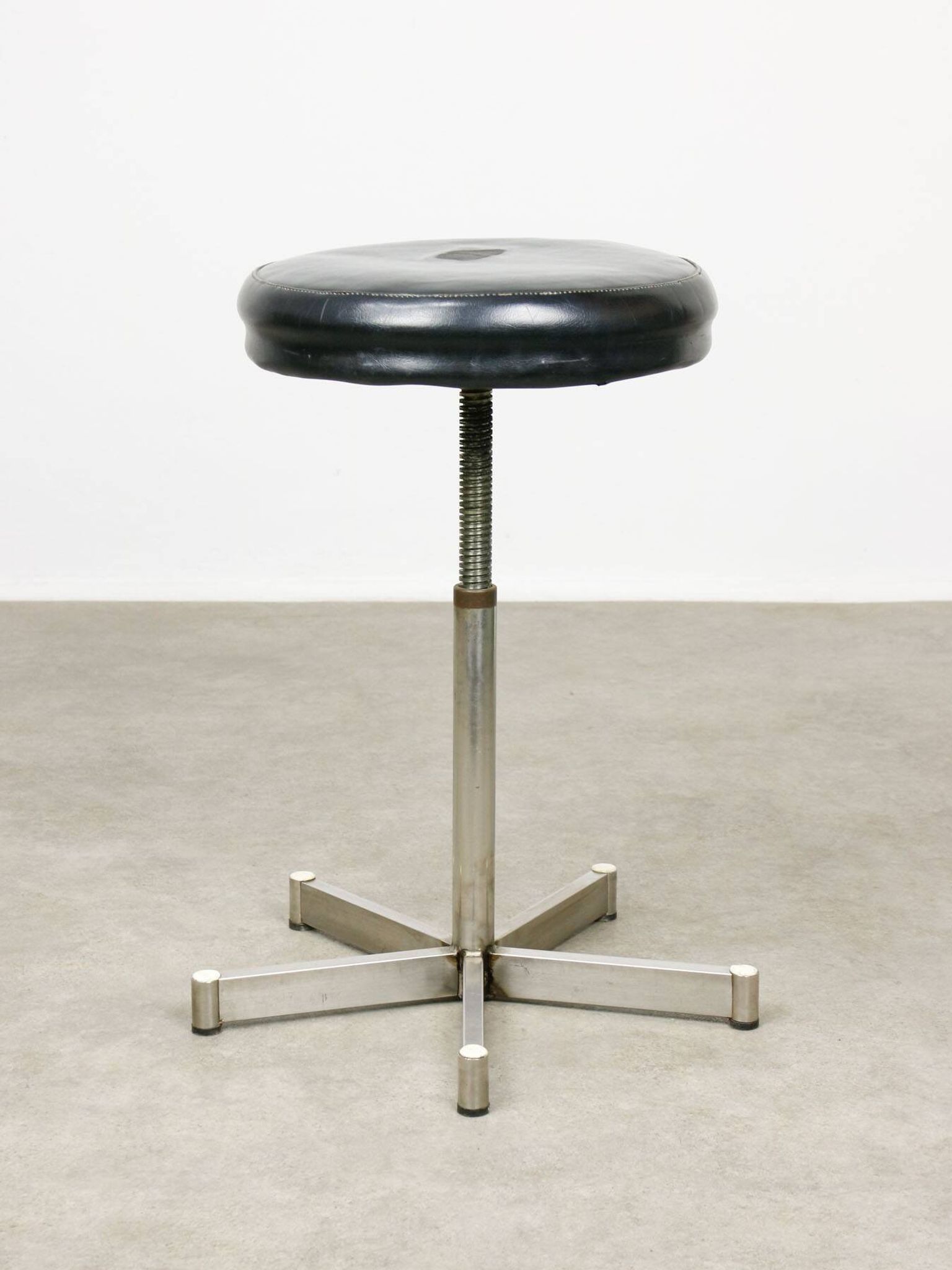 Tabouret pivotant Bauhaus moderniste en chrome, années 1950