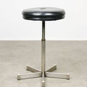 Tabouret pivotant Bauhaus moderniste en chrome, années 1950