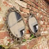 2 miroirs ovales anciens en métal