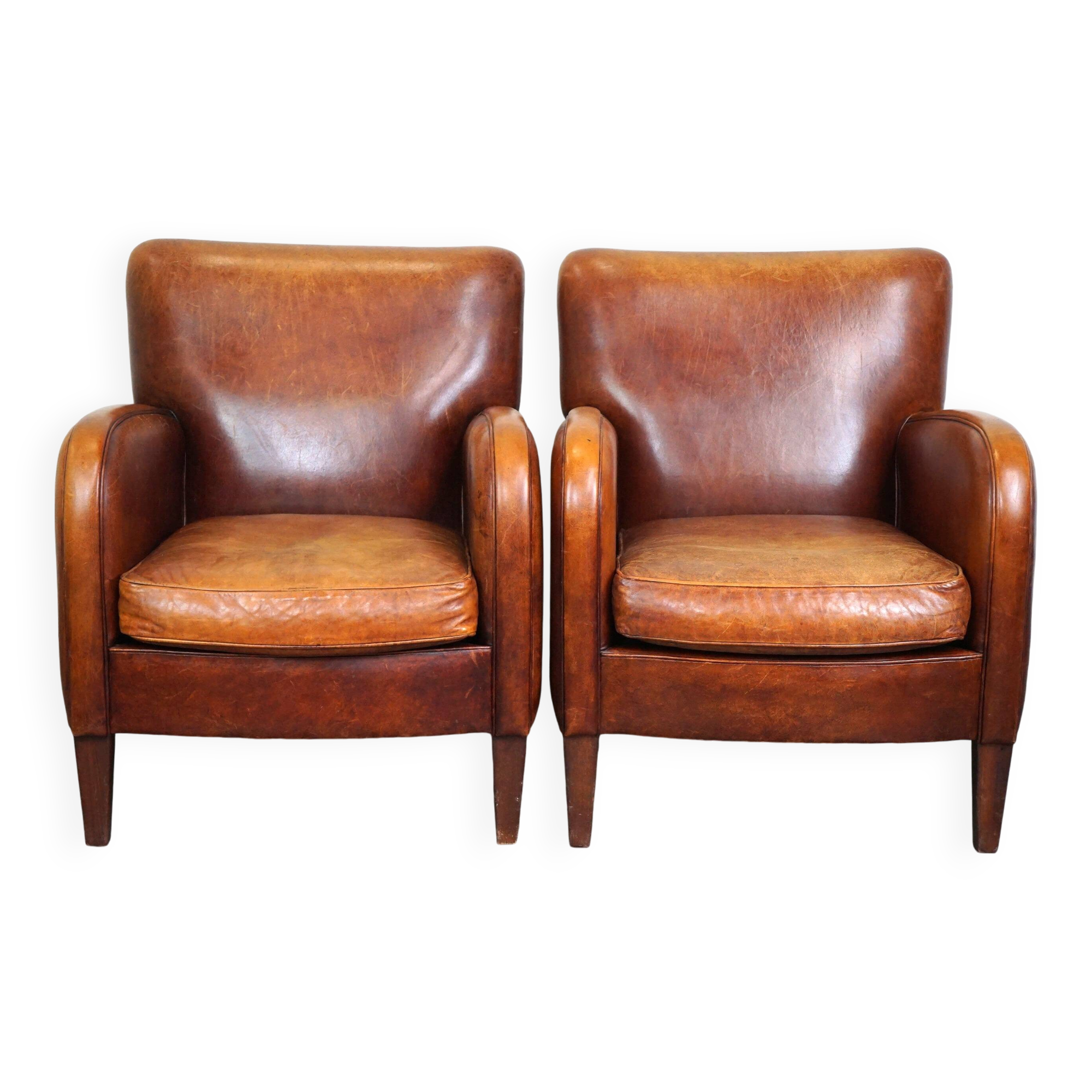 Set of 2 subtle sheepskin leather armchairs with a beautiful warm color scheme
