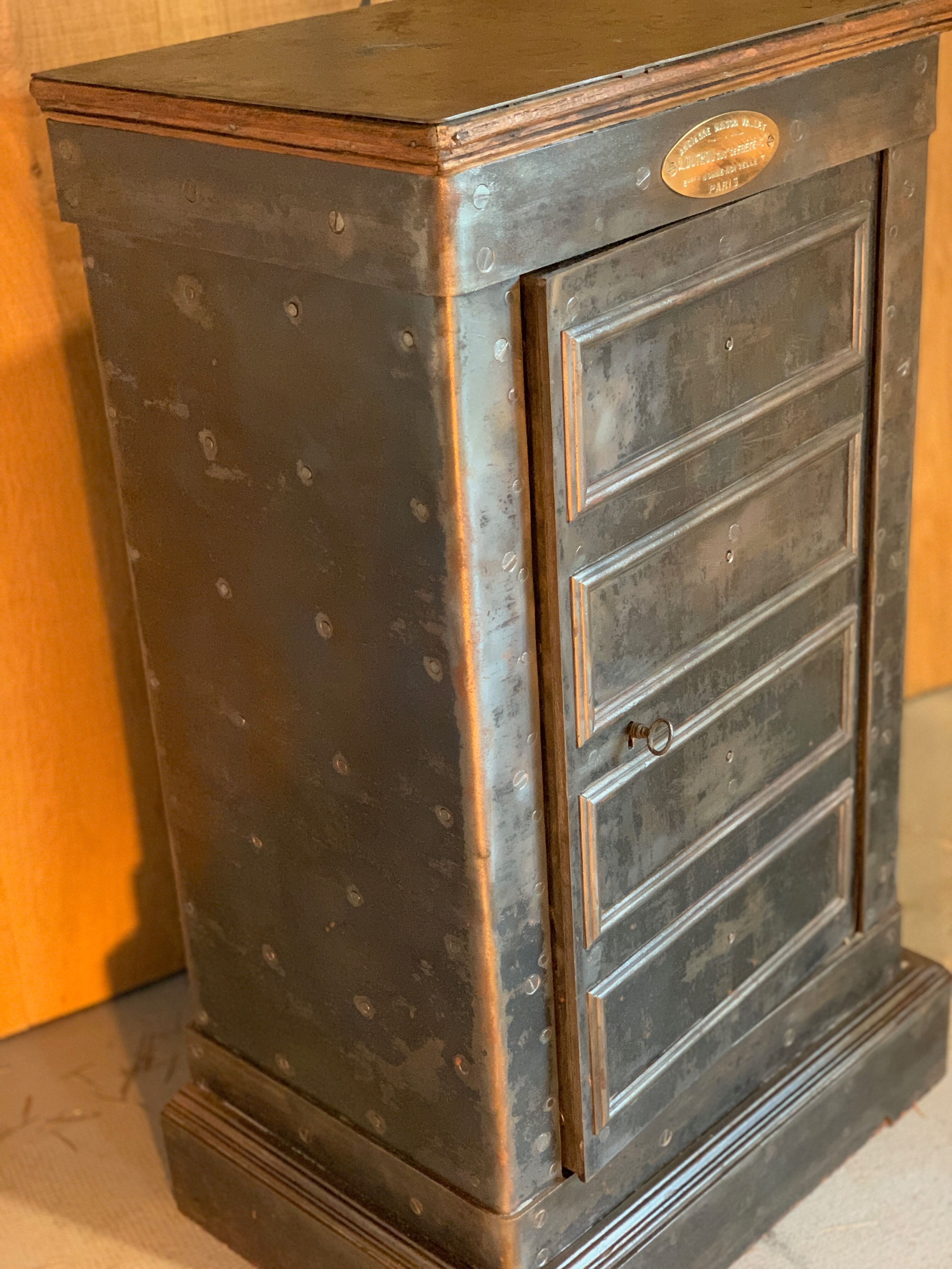 Former fort chest Vallet Freté Paris 1900