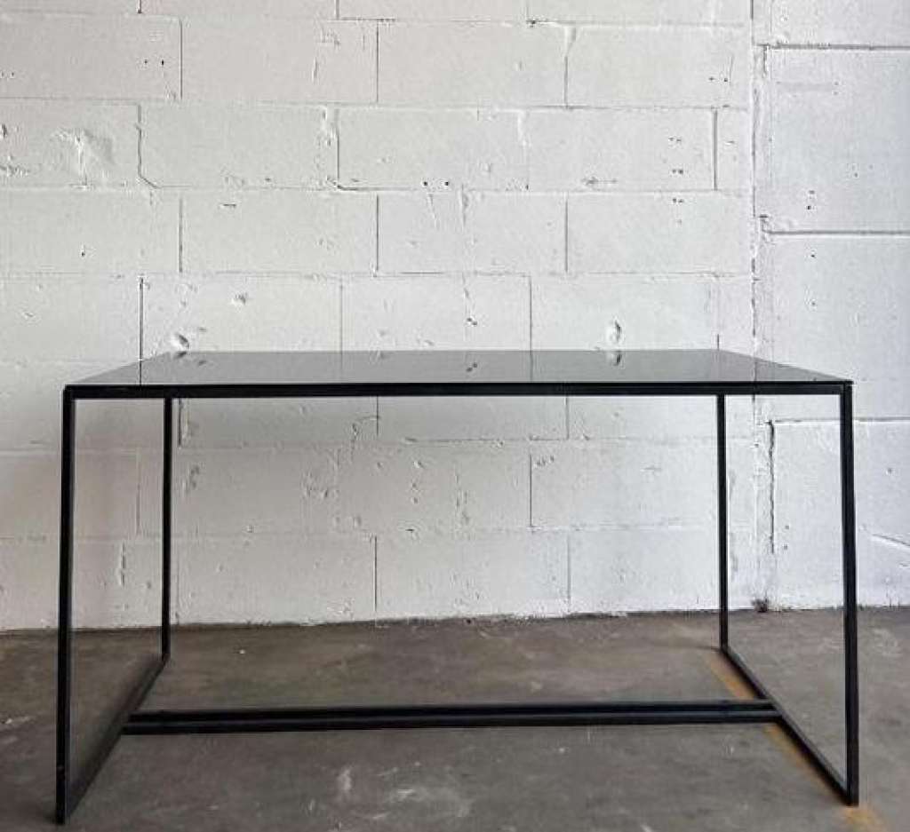 Coffee table in glass and iron