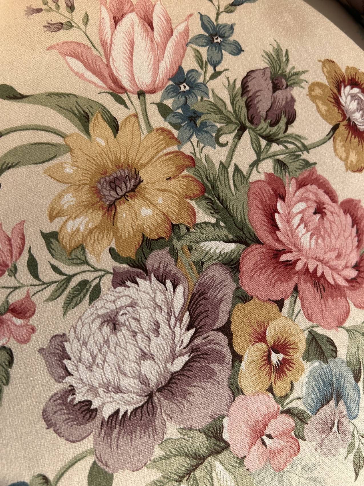 Fauteuil crapaud ancien à fleurs