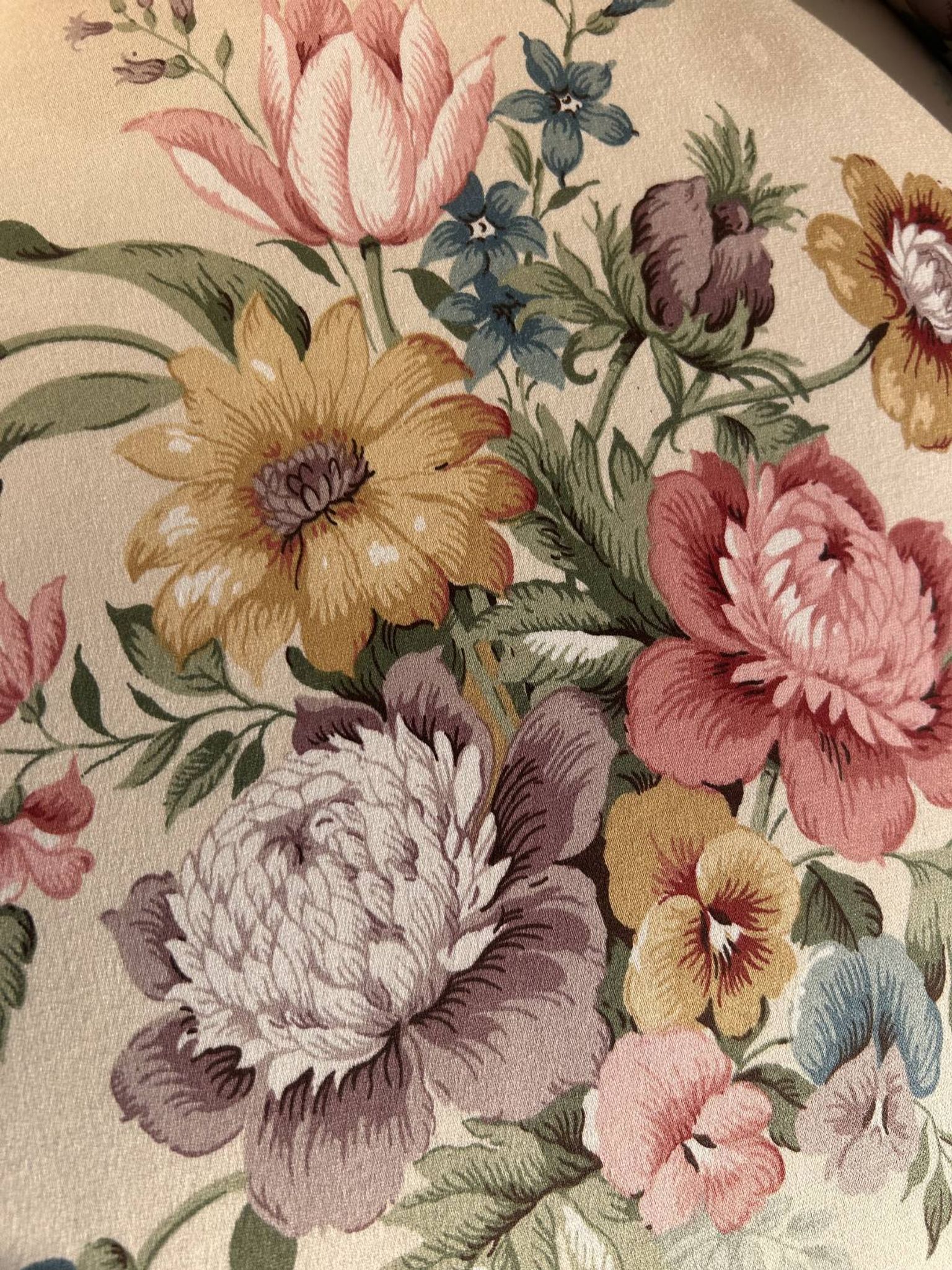 Fauteuil crapaud ancien à fleurs