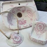 Ensemble Lave-mains + porte-savon+ porte-serviettes en Porcelaine de Paris "Jouy"