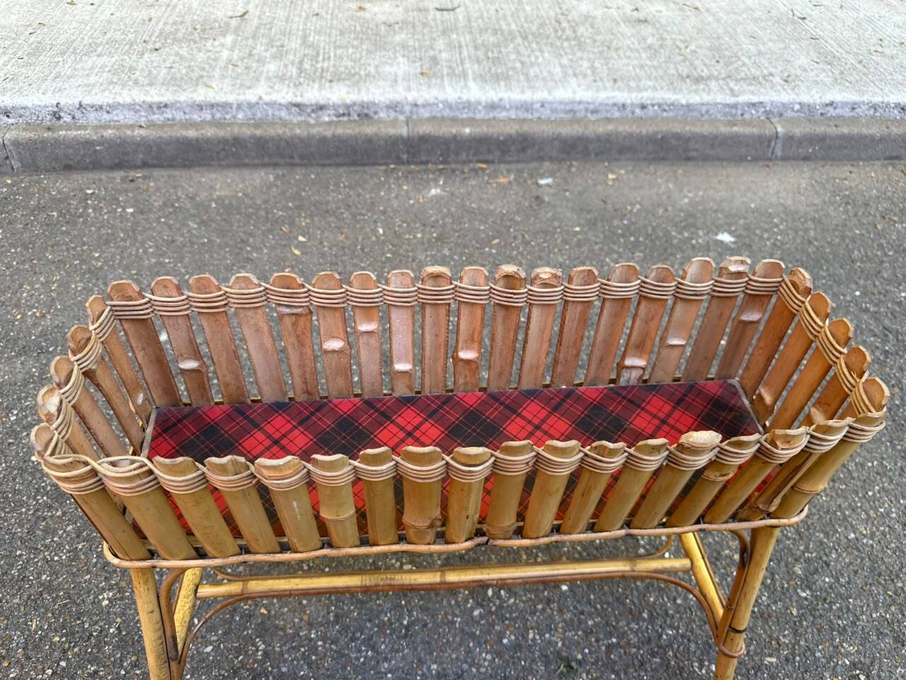 Vintage plant stand in rattan and bamboo, Bohemian 1970s.