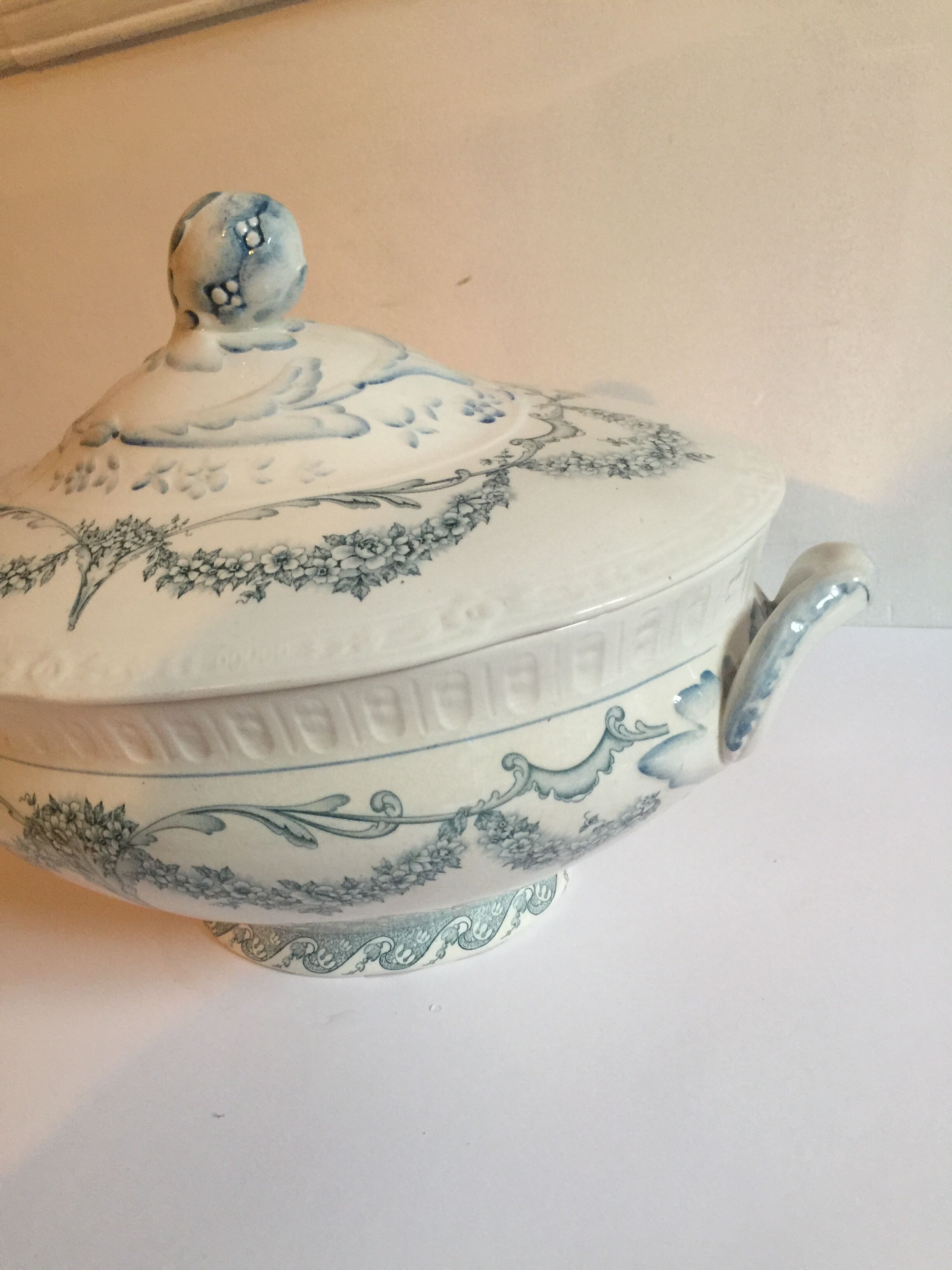 Soup dish Sarreguemines Louis XVI