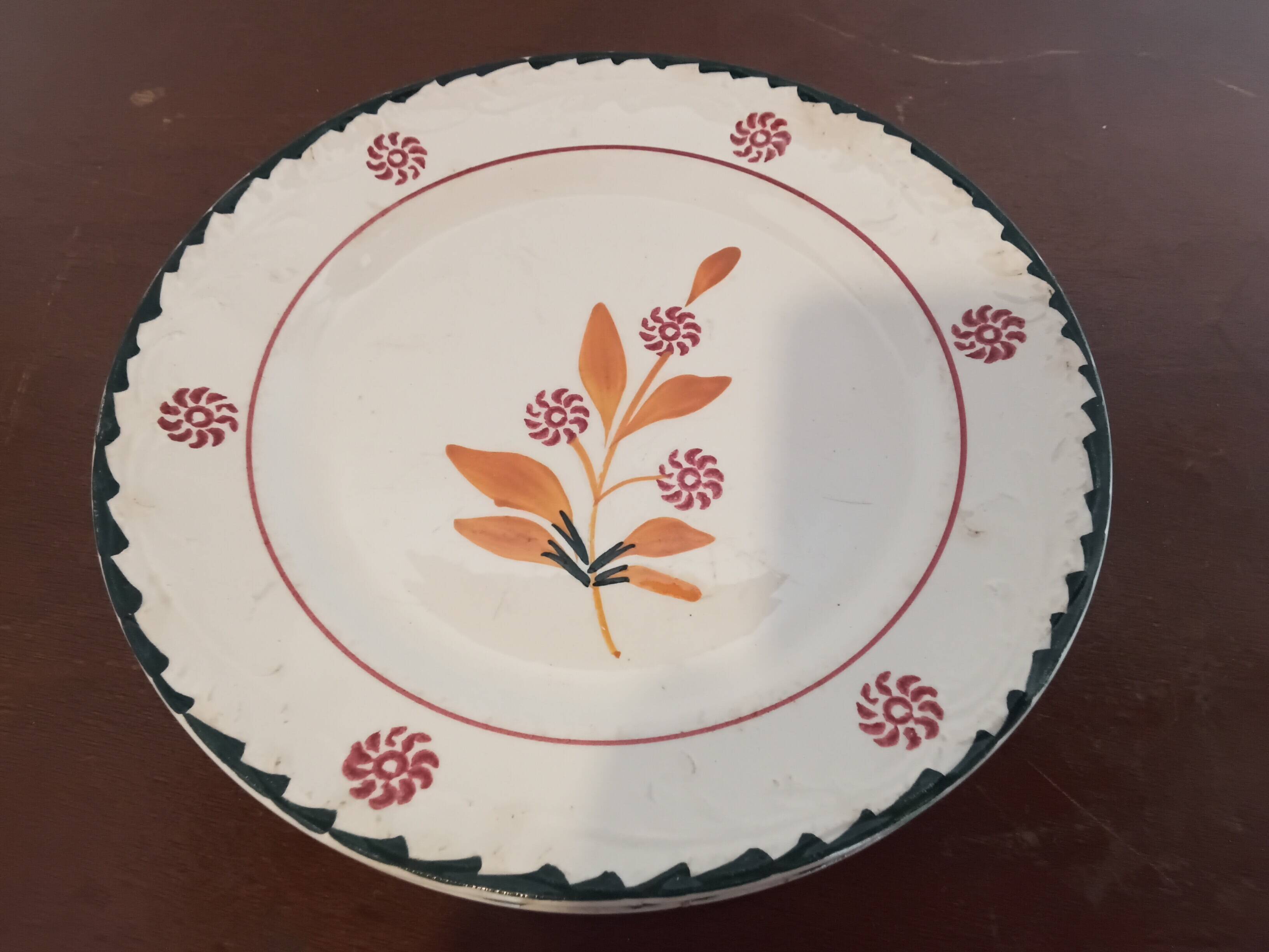 4 assiettes à dessert St Amand