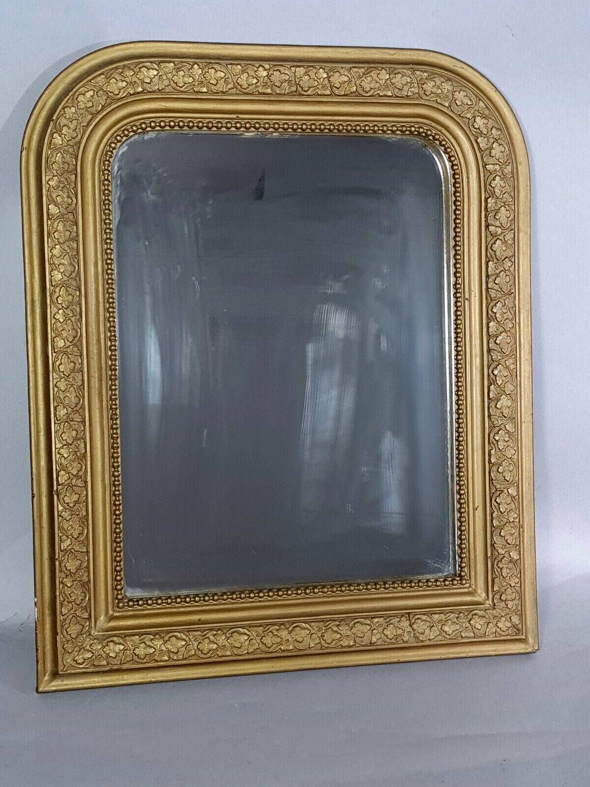 Late 19th century ogee frame mirror in gilded stucco wood 51.5x42.5 cm B622