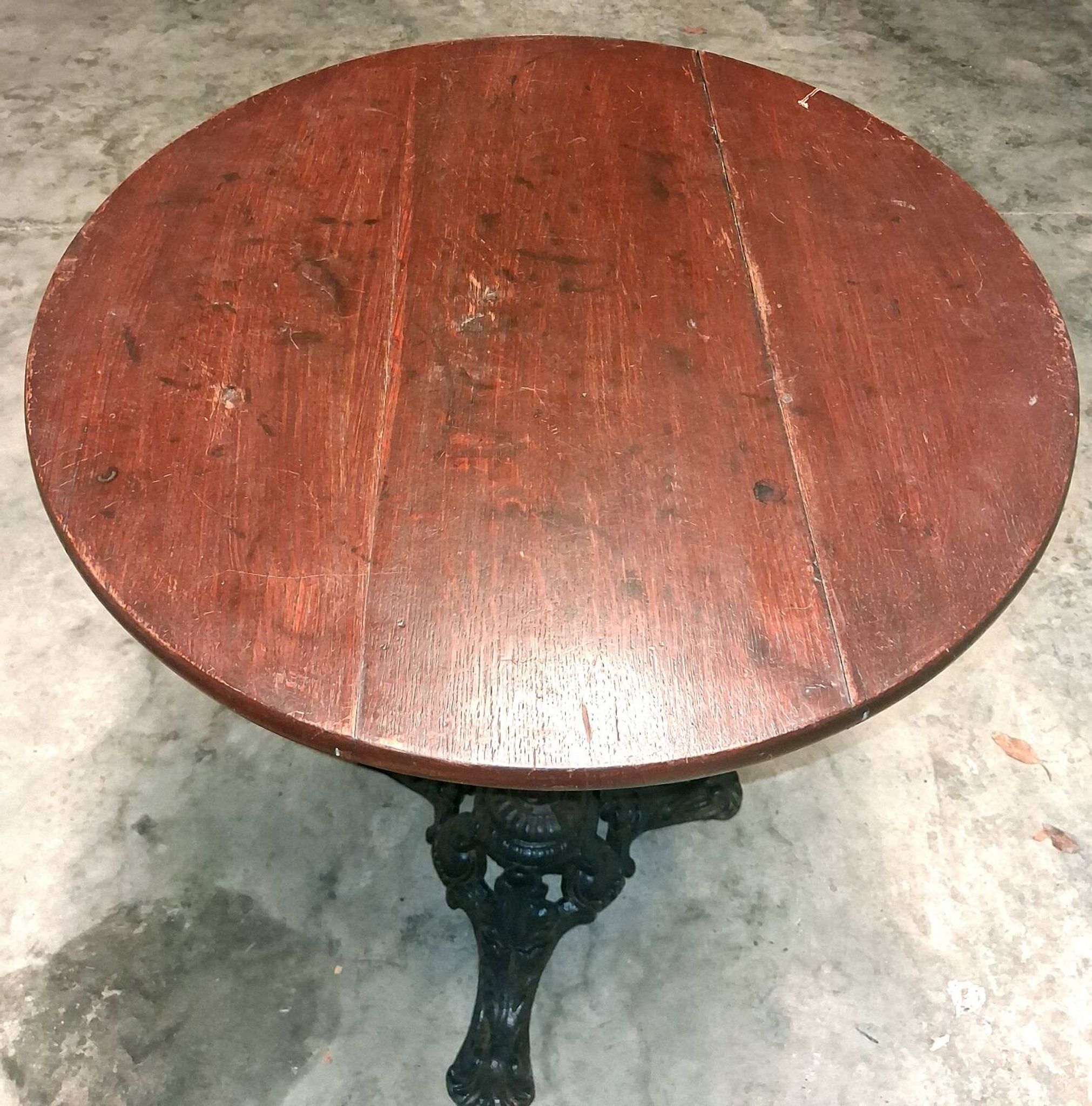 Country bistro guéridon table