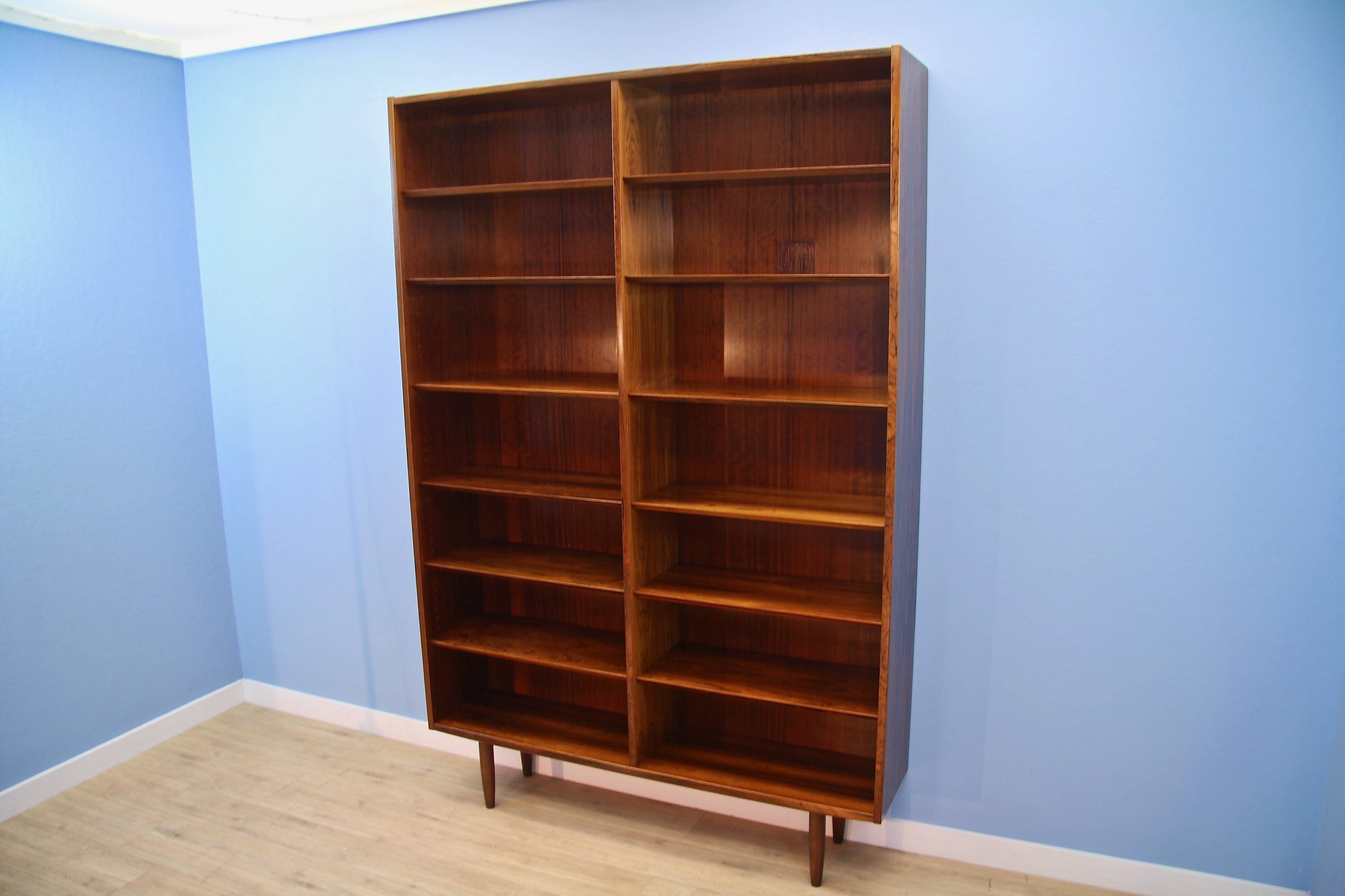 Bibliothèque danoise en palissandre par Poul Hundevad pour Gunni Omann, années 1970.
