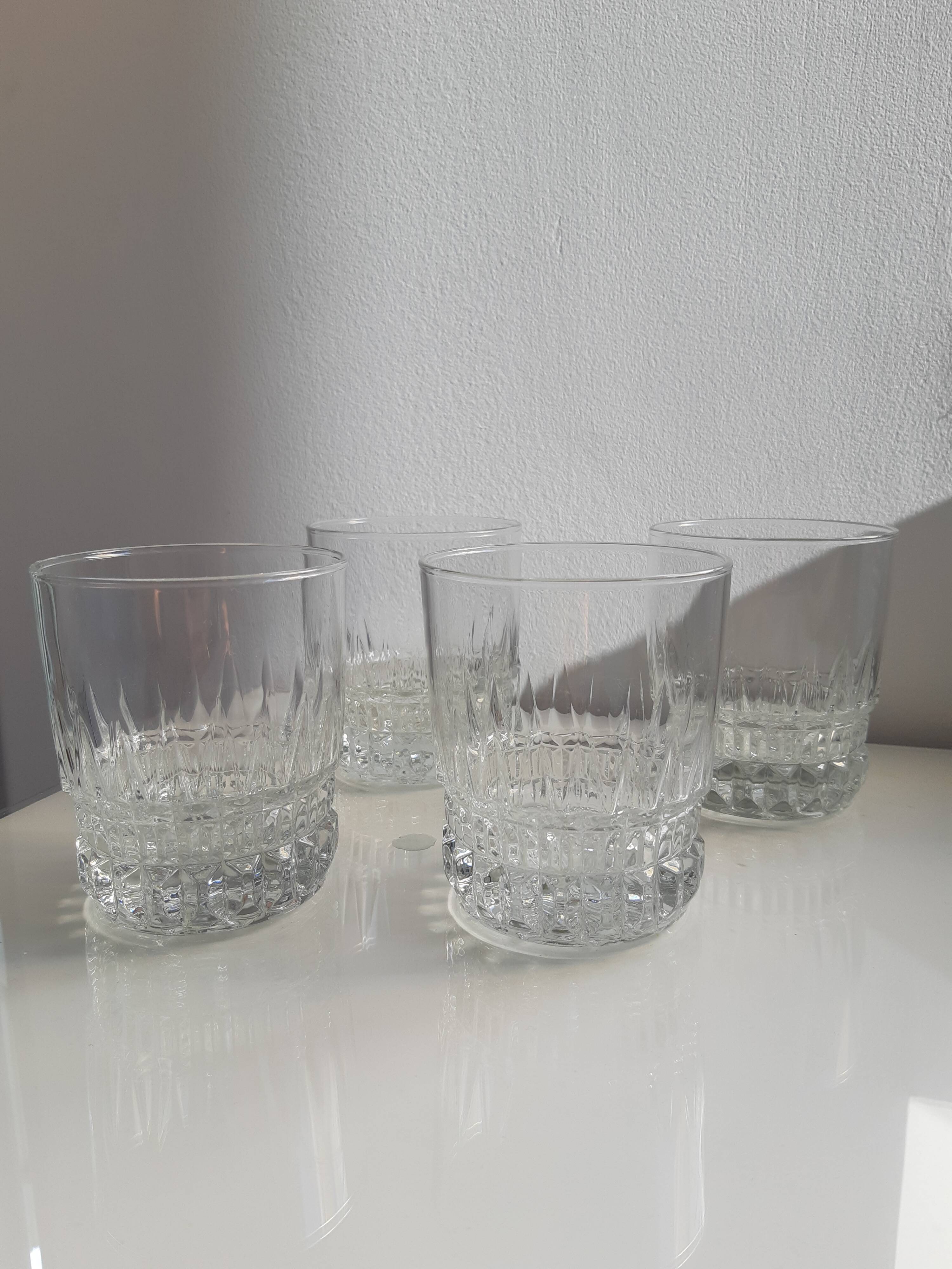 Set of 4 vintage glass whiskey glasses