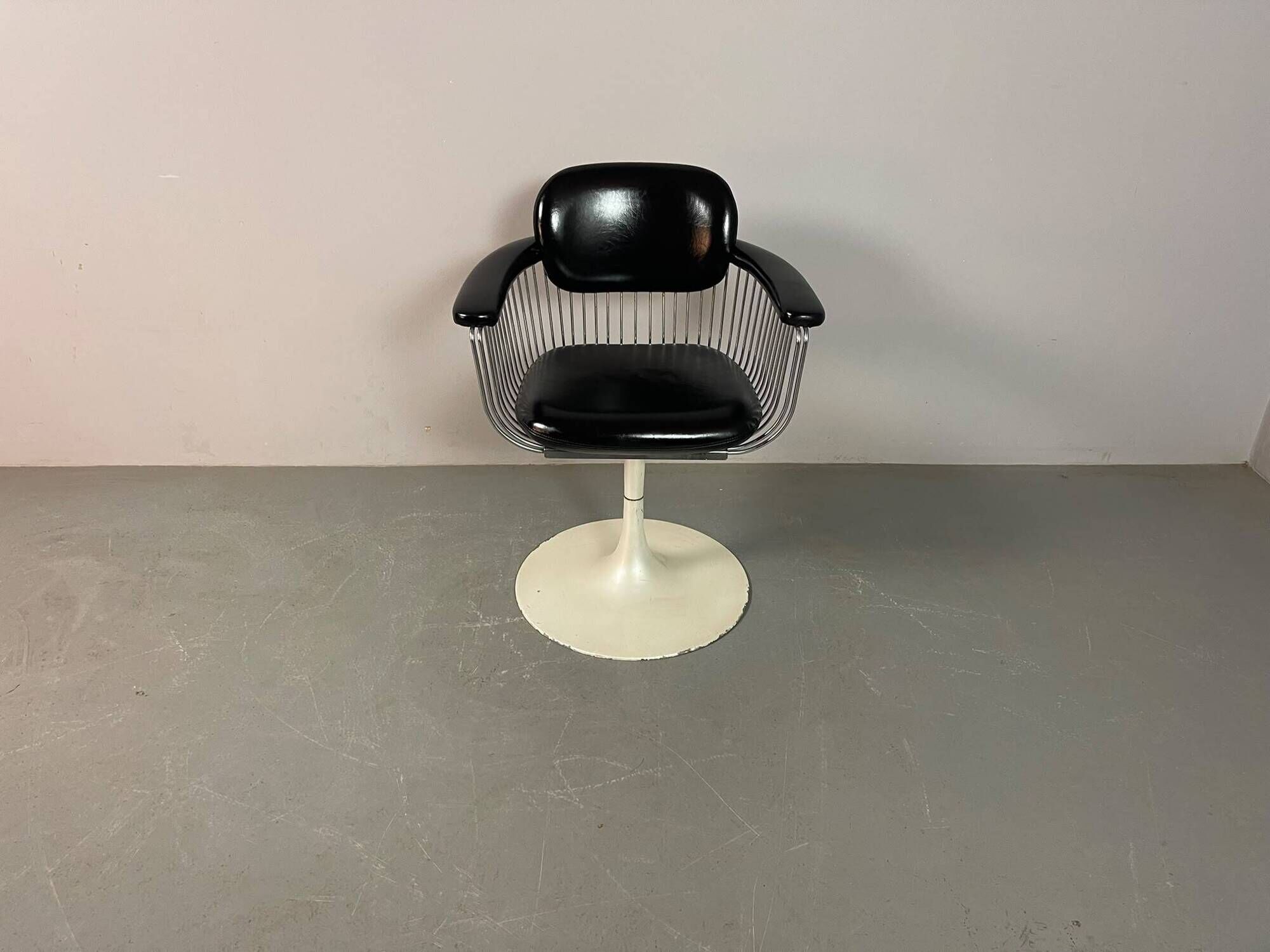 Single Mid-Century Belgian Swivel Armchair Attributed to Rudi Verelst