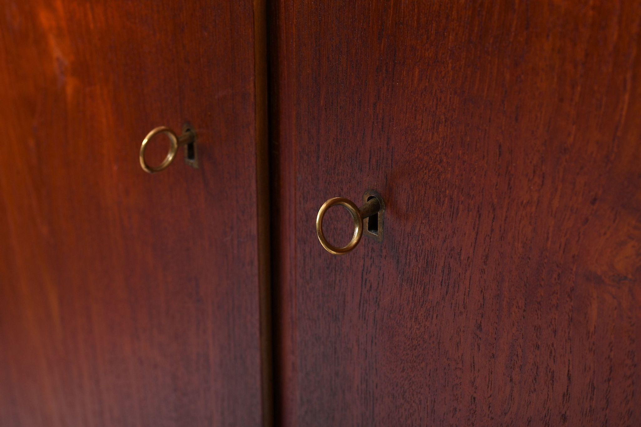 Armoire en teck danois et en bois de bouleau du milieu du siècle
