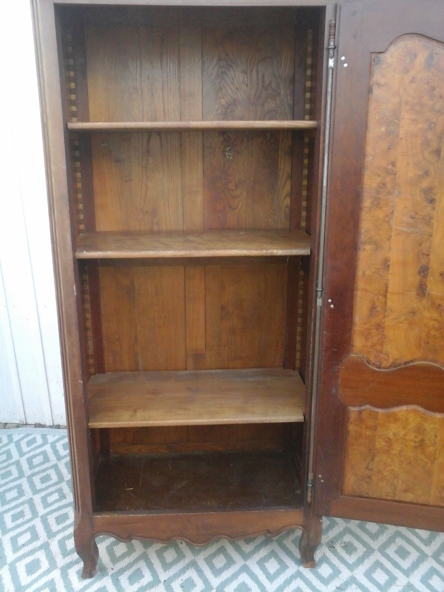Cabinet hosier