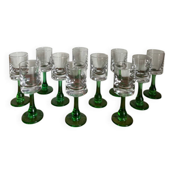 11 verres à pied