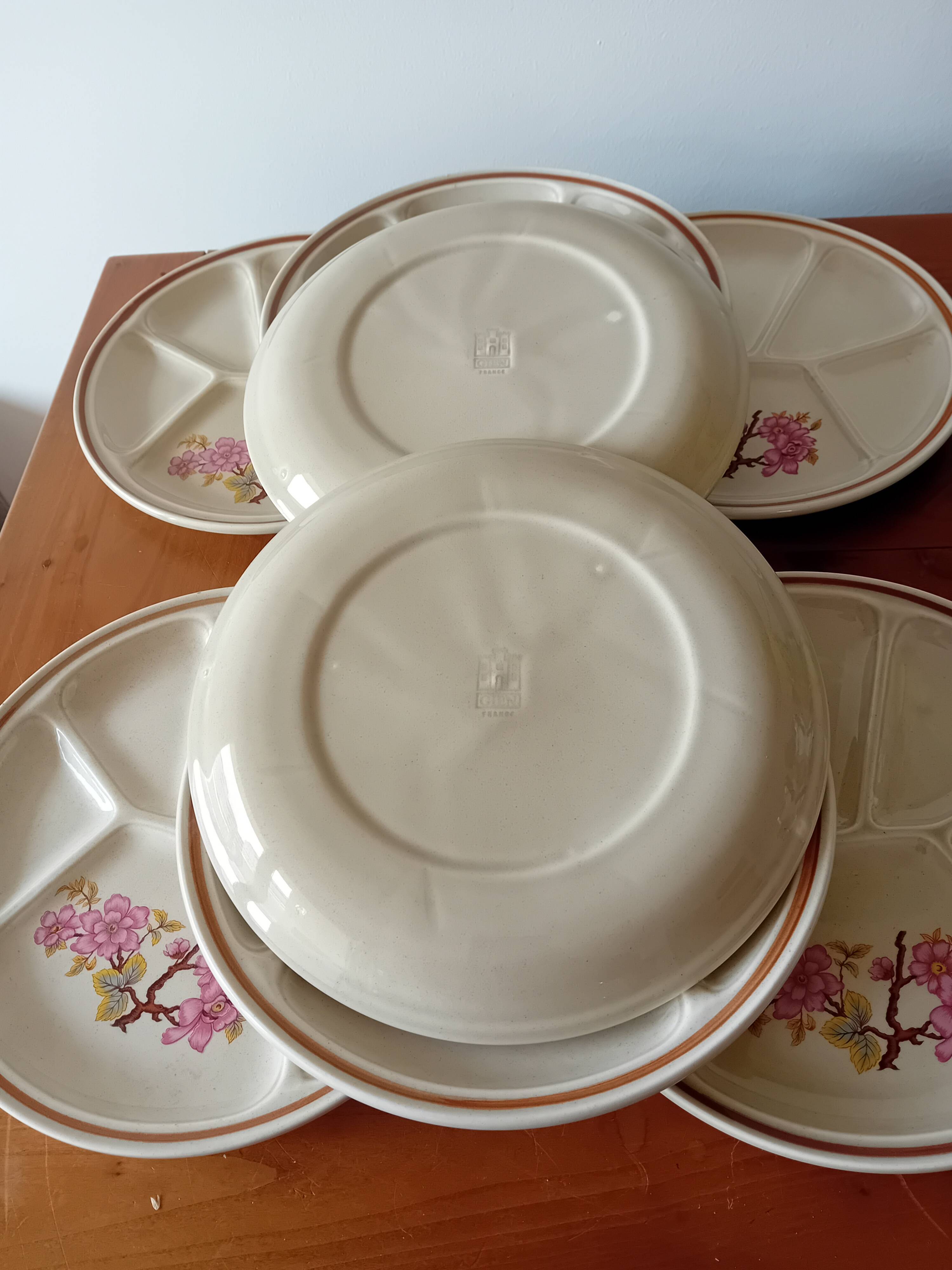 Gien plates
