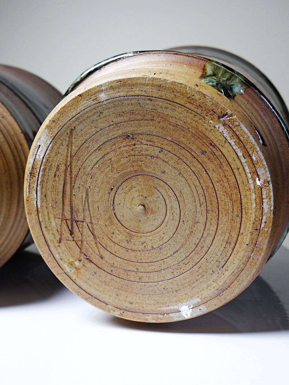 A pair of vintage stoneware pots from the 80s-90s with a Japanese style, signed handmade pottery.