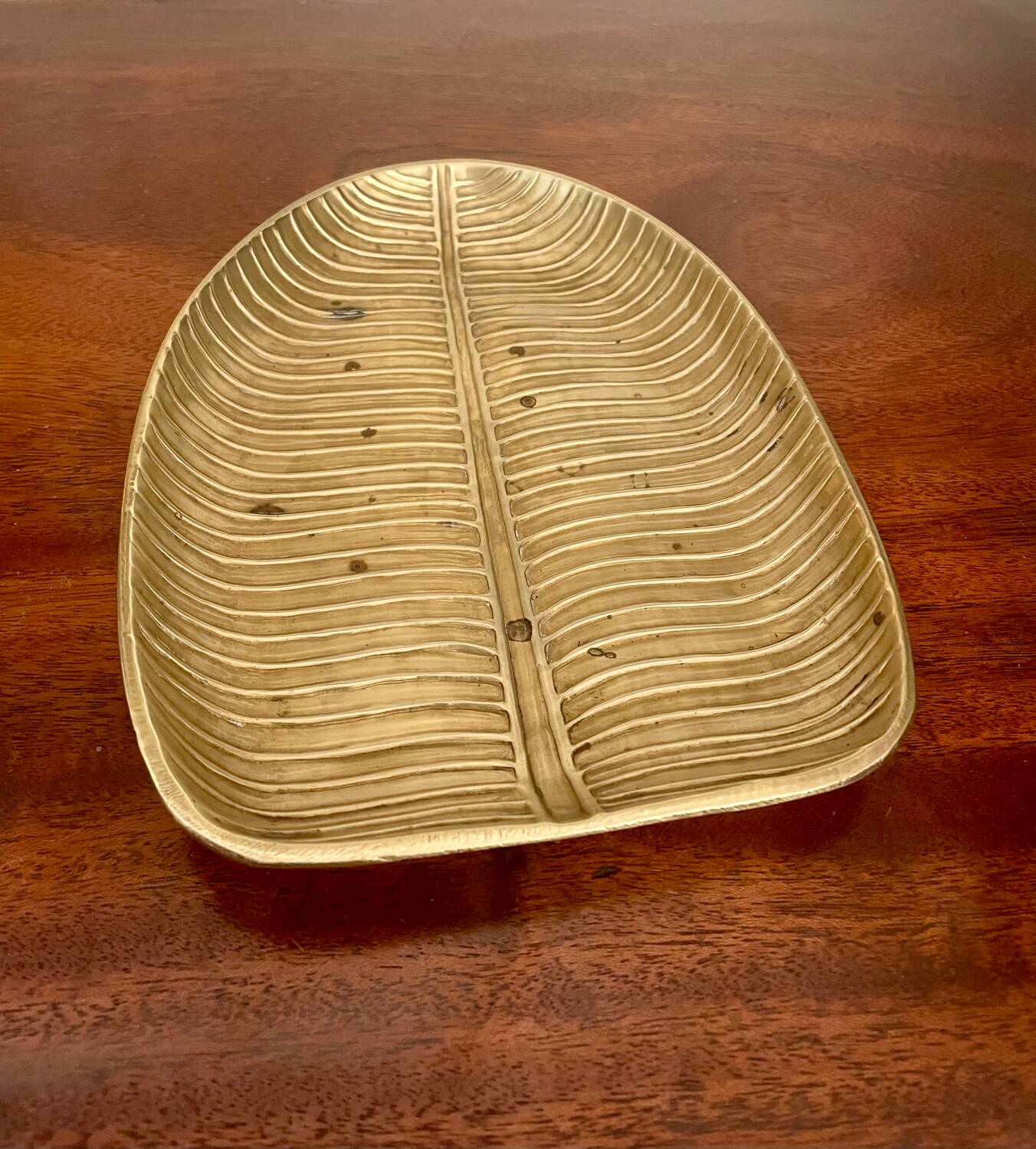 Vintage solid brass leaf pocket 20cm