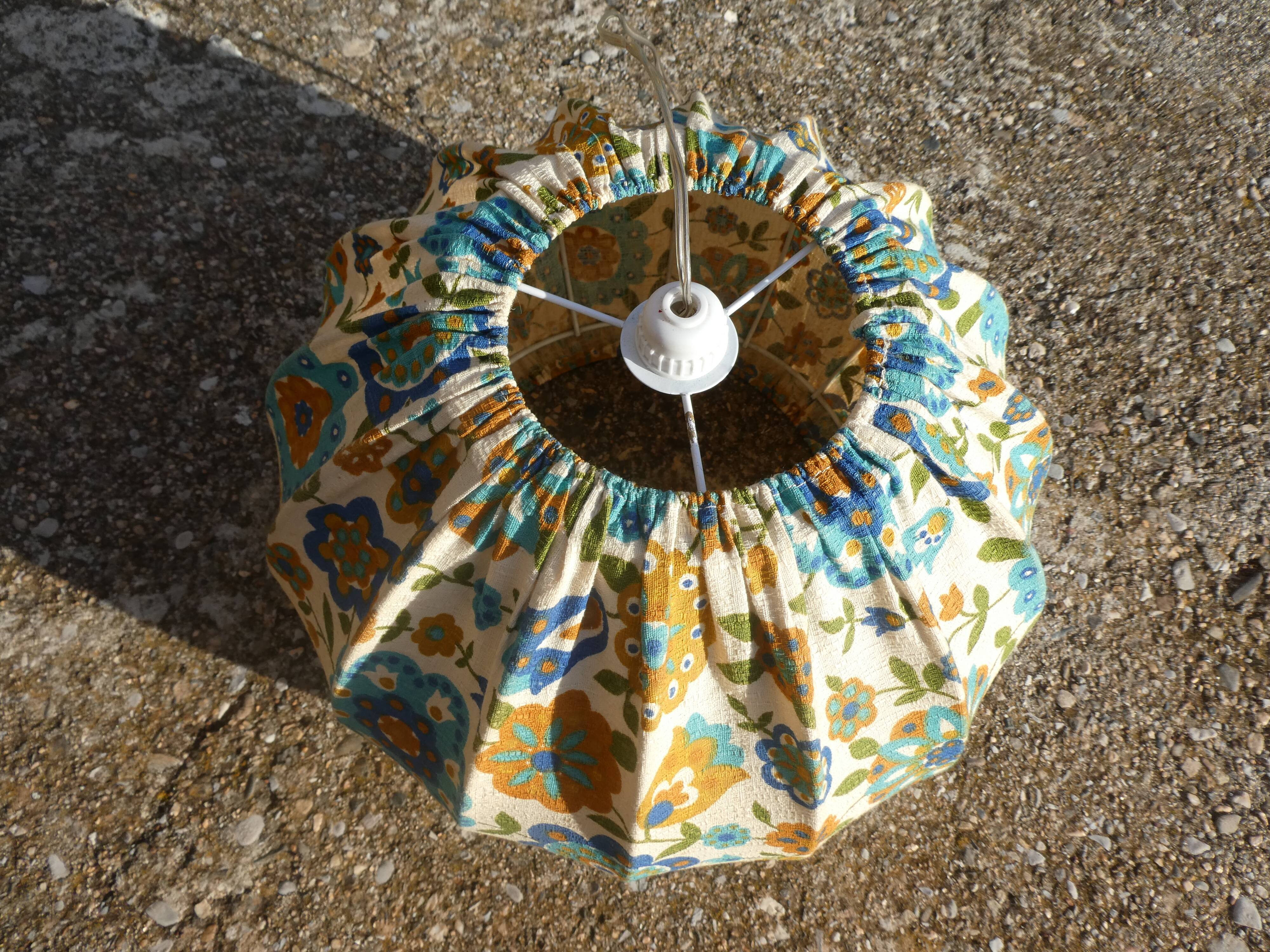 Suspension vintage tissu à fleurs bleues et oranges