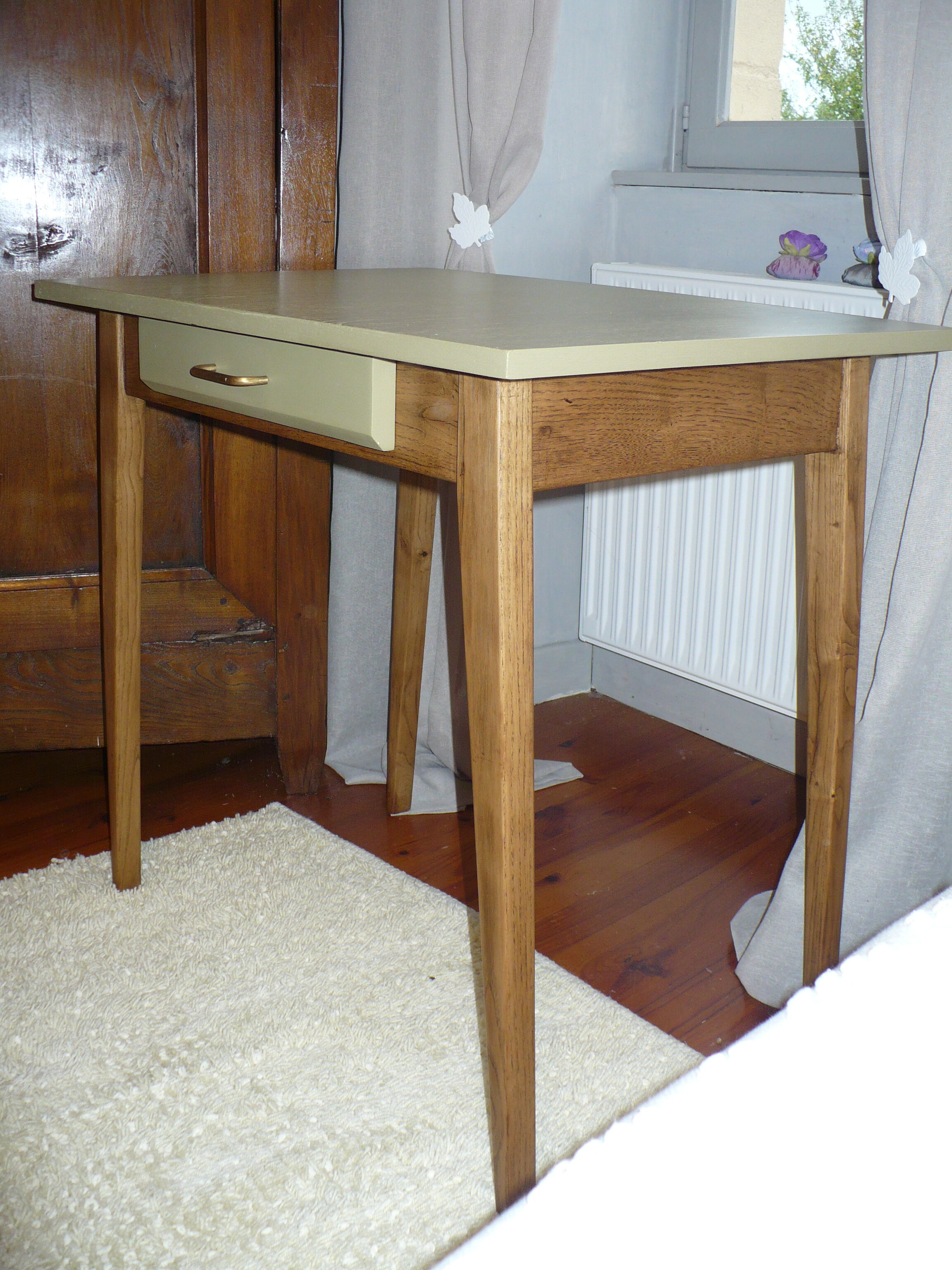 Table desk vintage