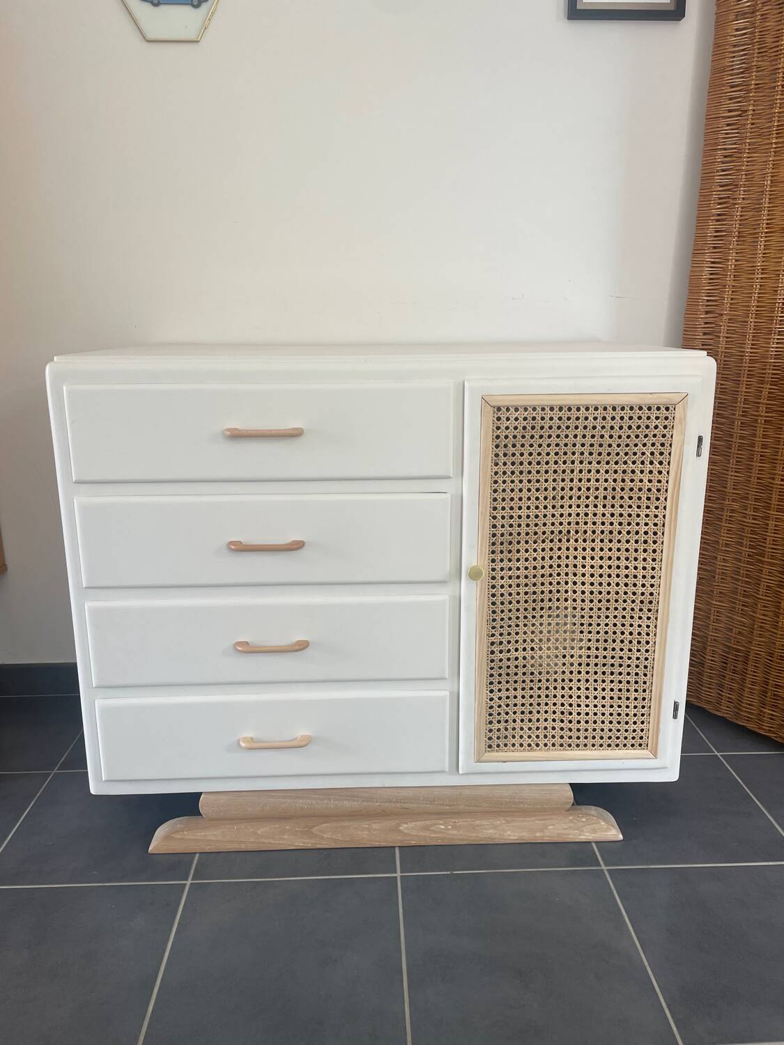 Wardrobe chest of drawers