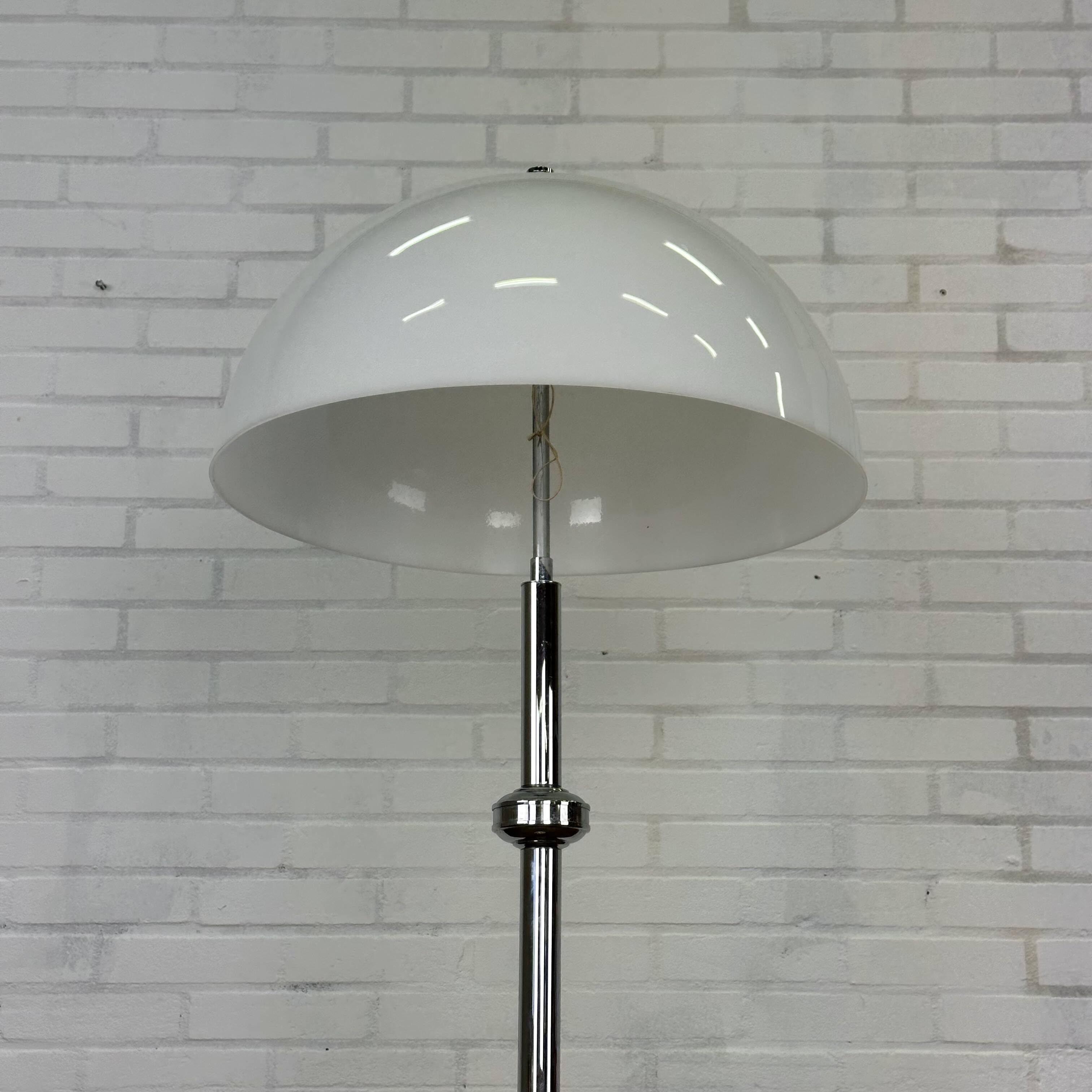 Lampadaire vintage avec abat-jour champignon blanc