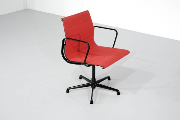 Fauteuil '' EA 117 '' Charles Ray Eames pour ICF USA 1969.