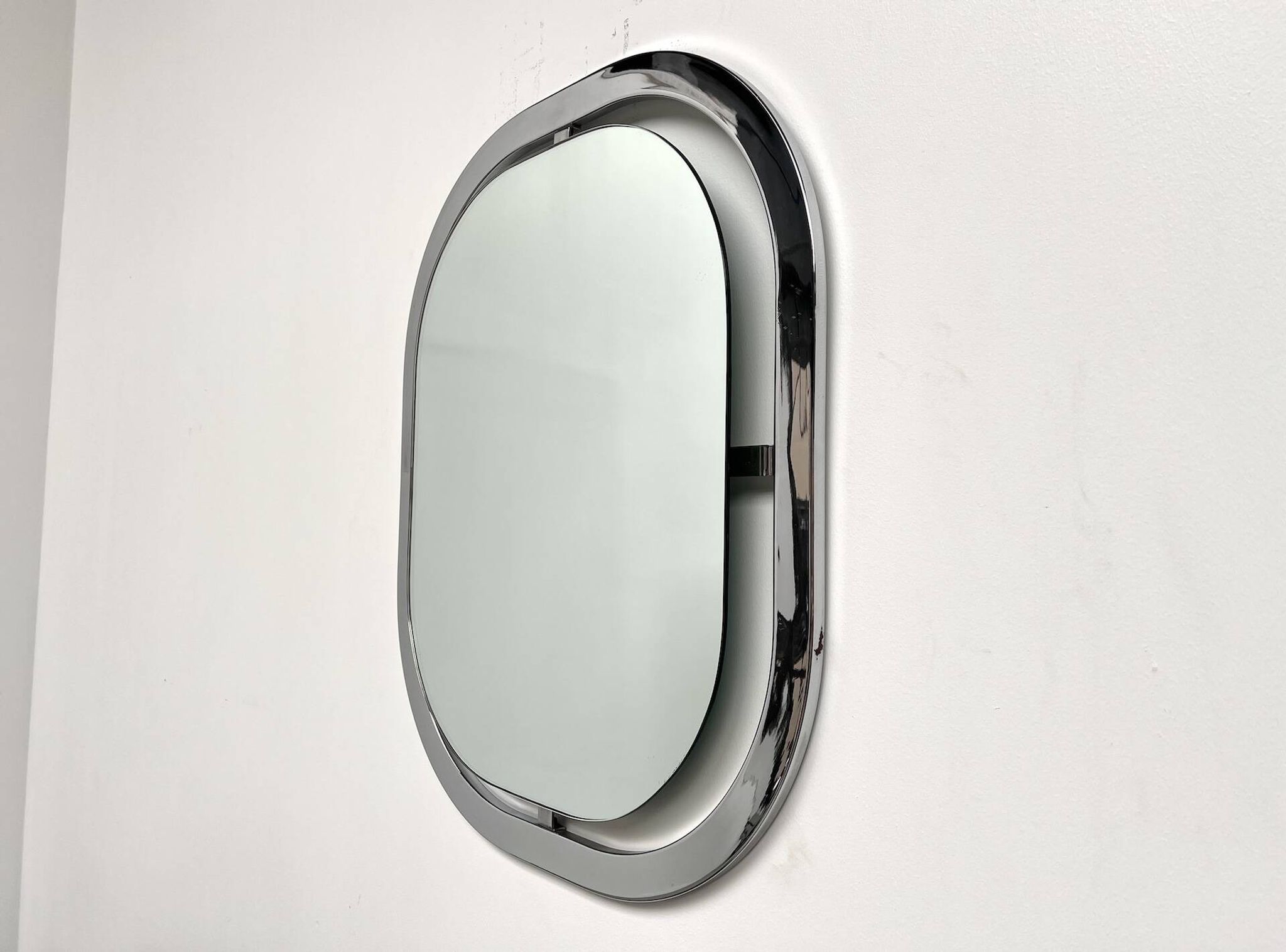 Bauhaus mirror in chrome-plated steel