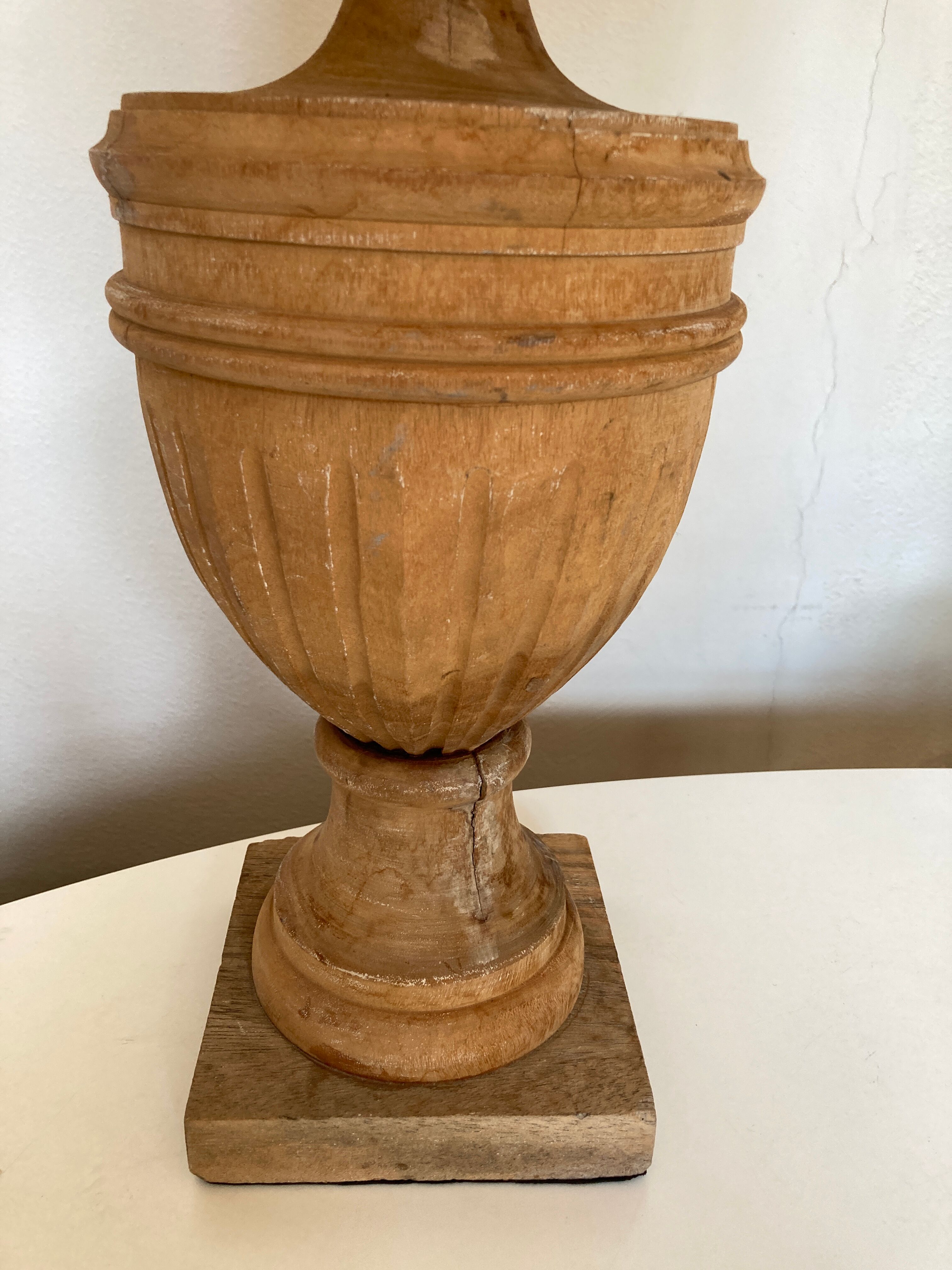 Classic neo-classic wooden baluster lamp in washed XL wood