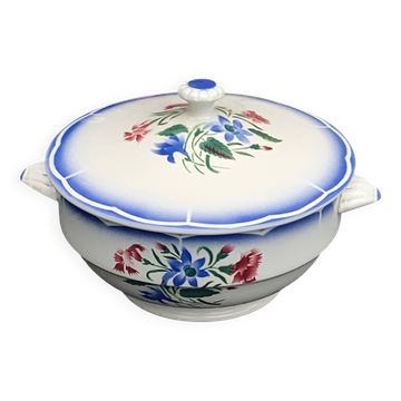 Soup tureen, Elorn model, Digoin and Sarreguemines, France, carnation motifs