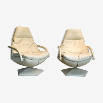 Paire de fauteuils cuir pivotants sur pied pentagonal