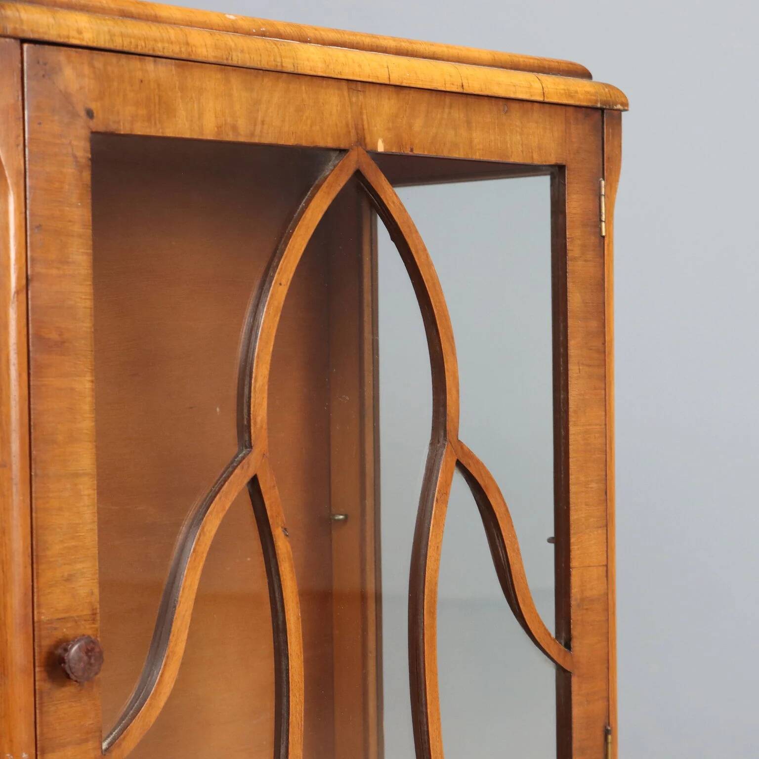 Small antique Art Nouveau display cabinet in walnut and glass, 20th century.