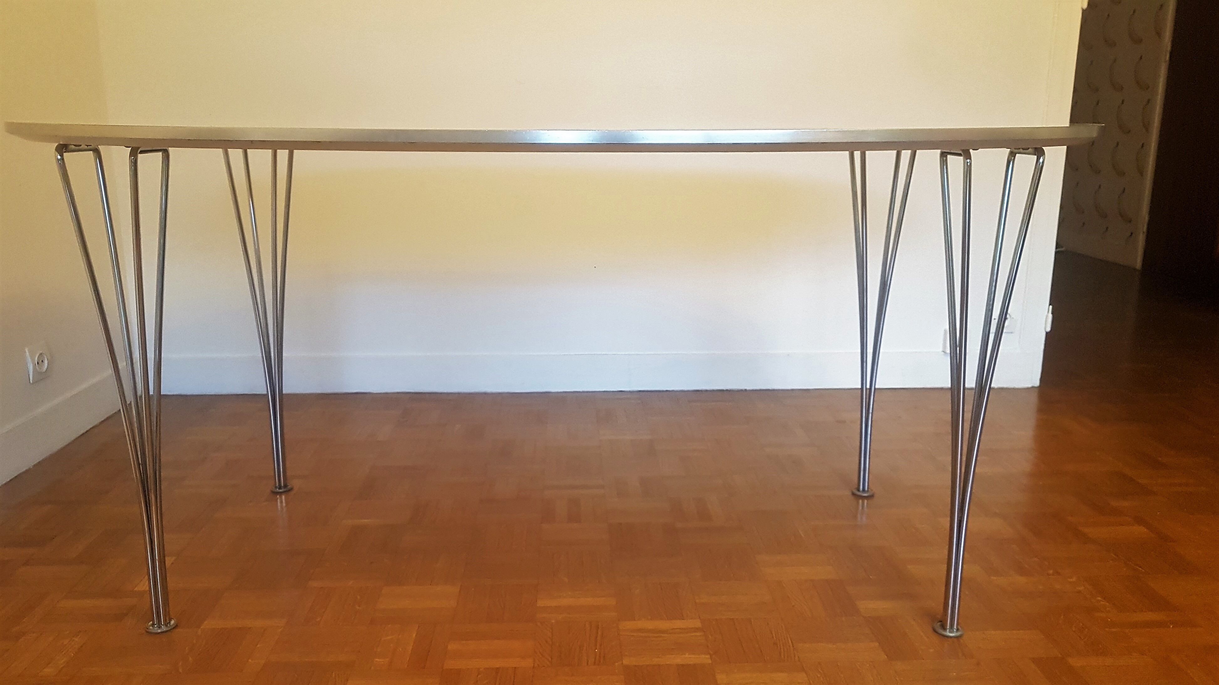 White Super-elliptical table, design by Piet Hein and Bruno Mathsson for Fritz Hansen