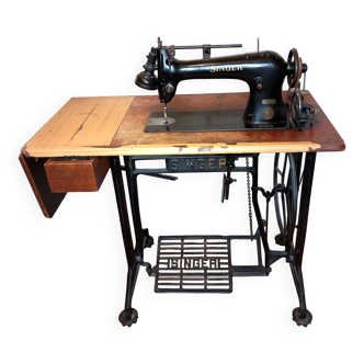 SINGER sewing machine, 1951