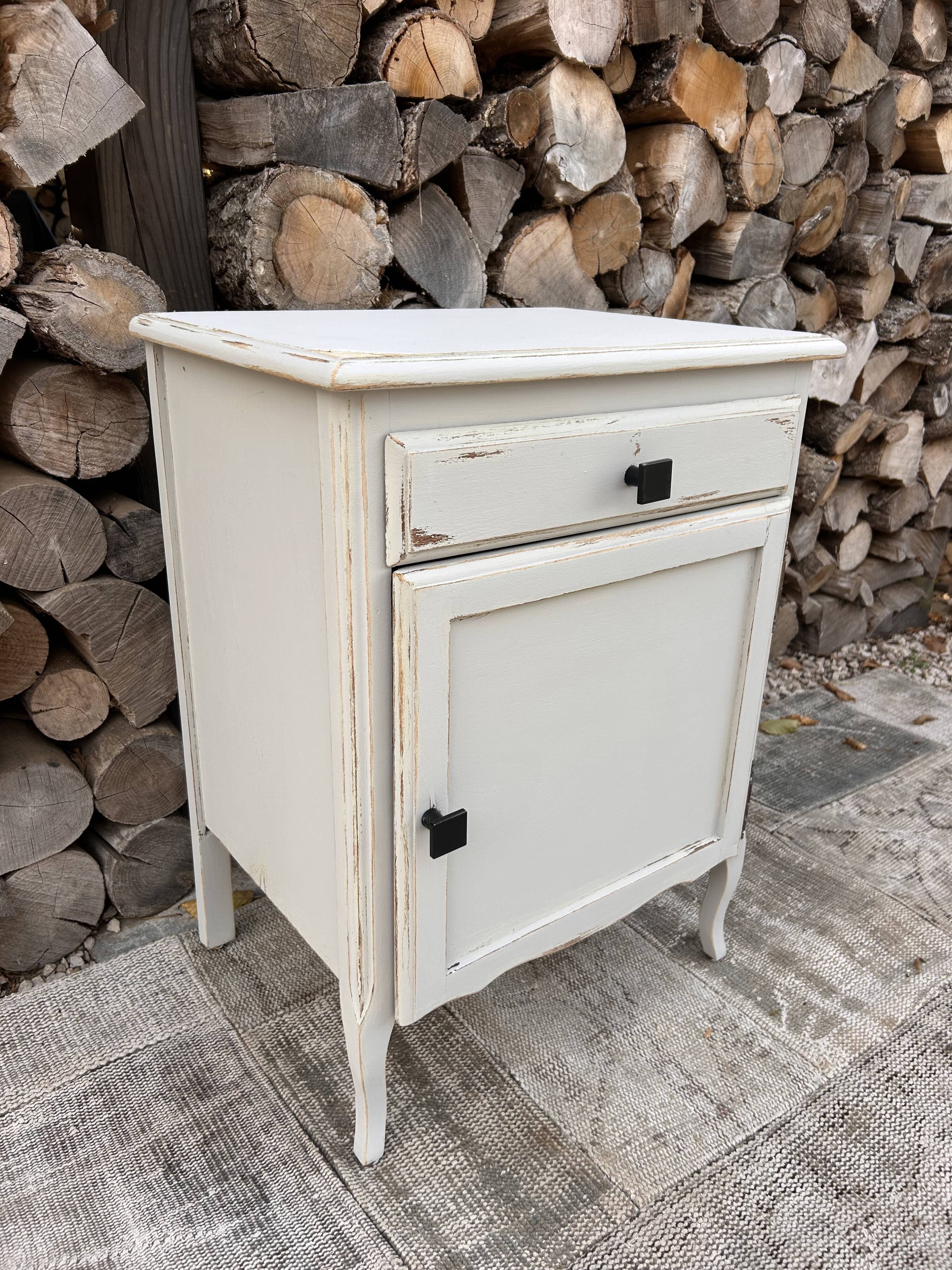 Meuble de rangement ancien rénové