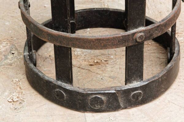 Suspension cage en fer forgé riveté