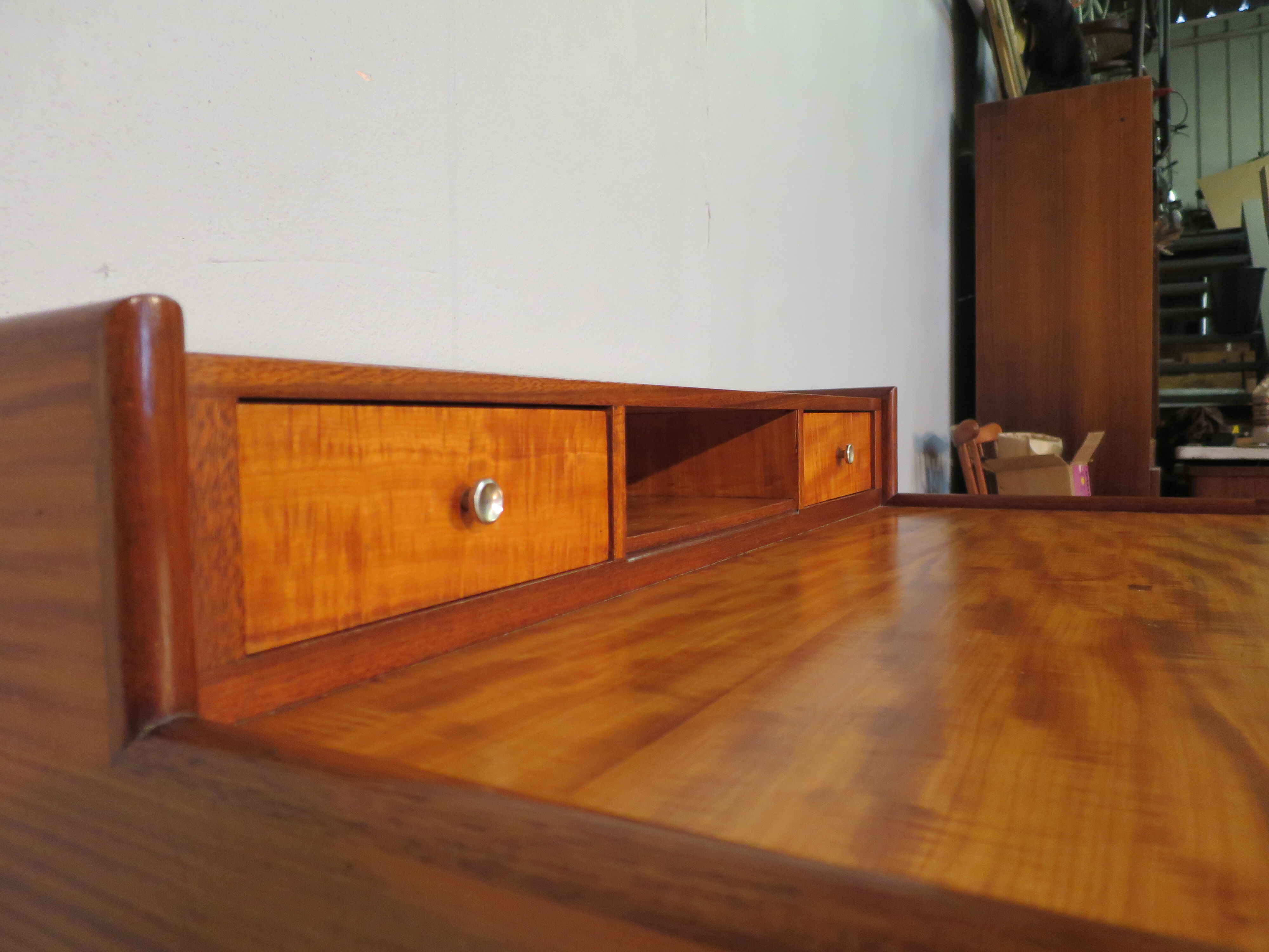 Art Deco office in lemon and mahogany