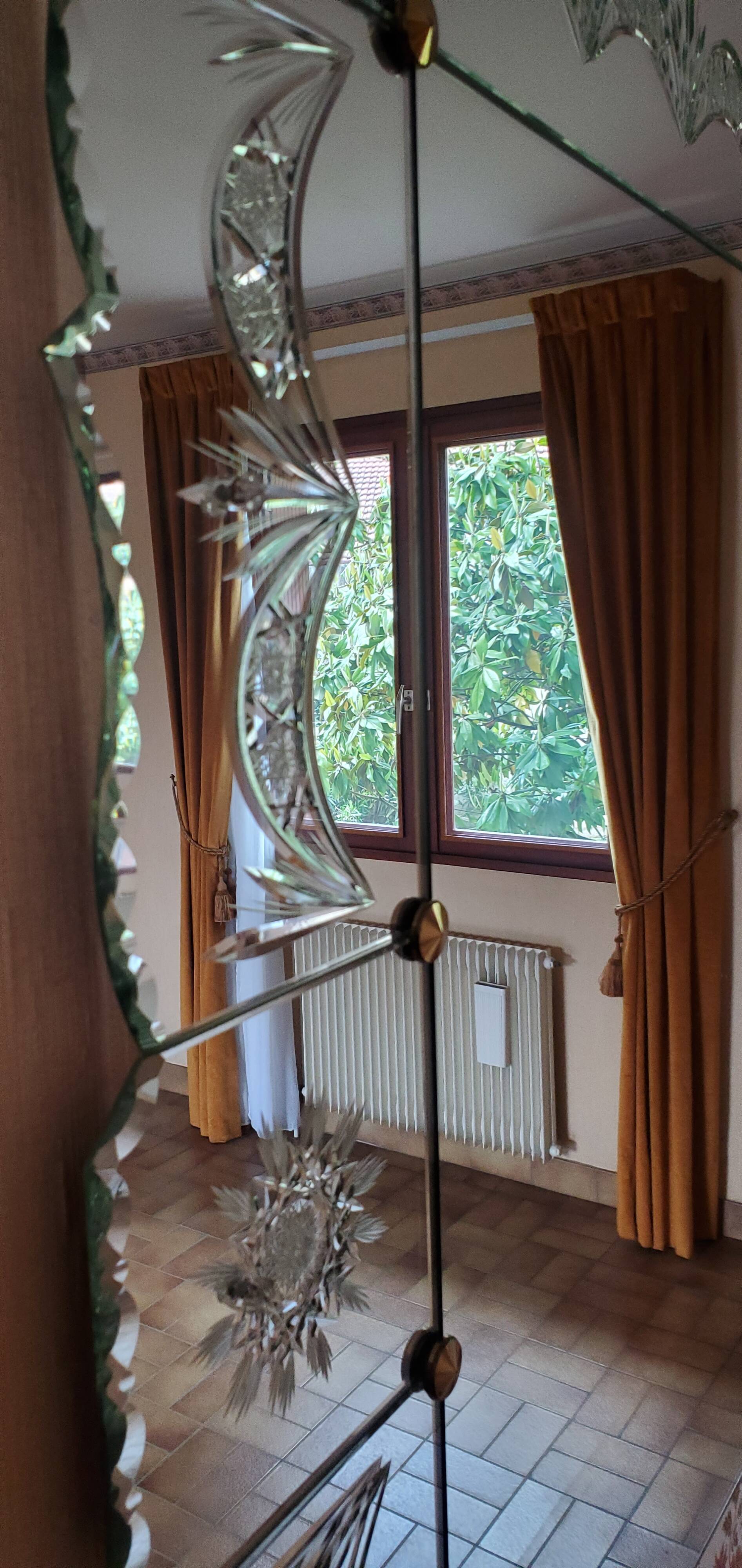 Beautiful and large engraved wall mirror from the 1960s/70s