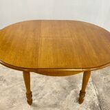 Round table in solid wood