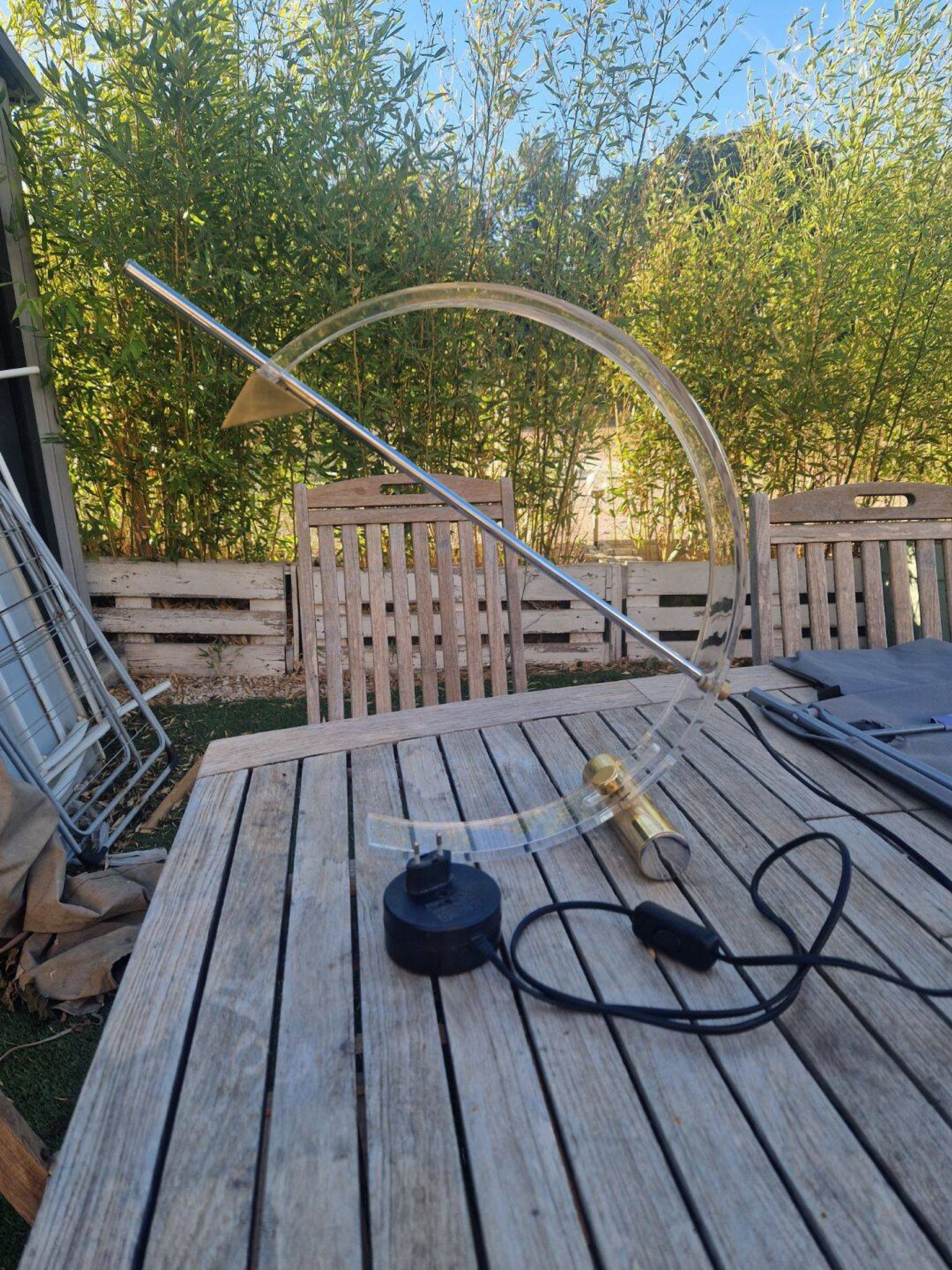 Modernist table lamp in metal, plexiglass, and brass by TECA ITALIA circa 1980.