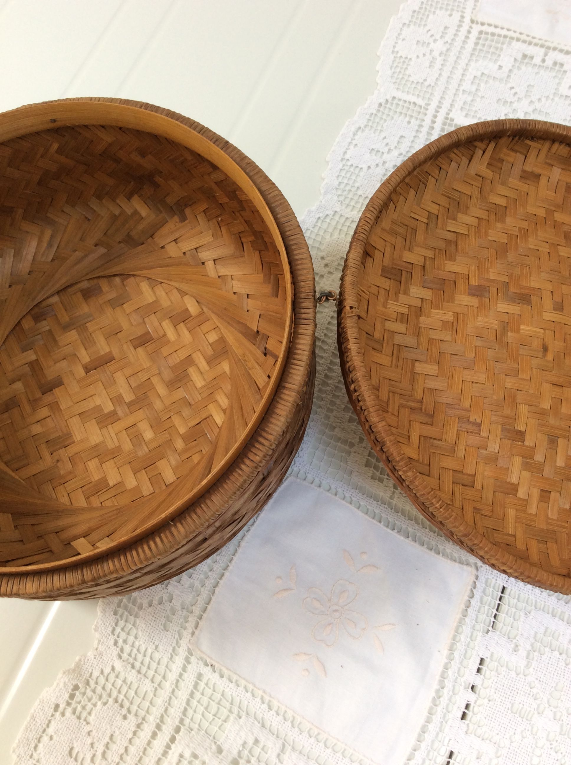 Basket with lid  vintage round