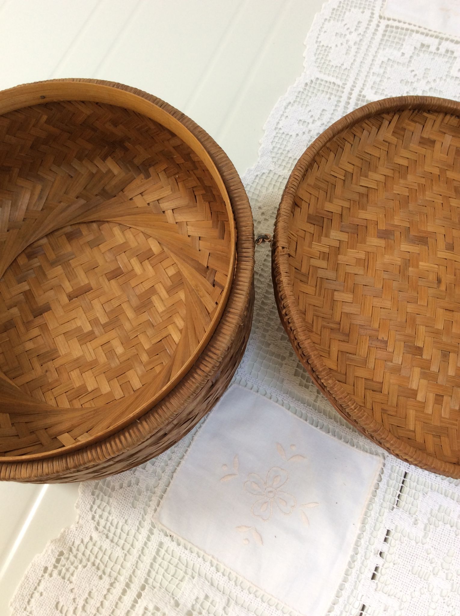Basket with lid  vintage round