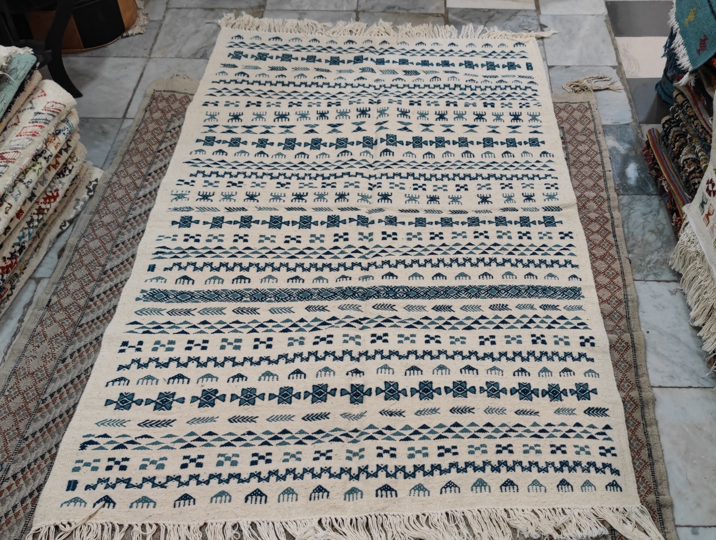 Carpet in natural wool 130x220cm