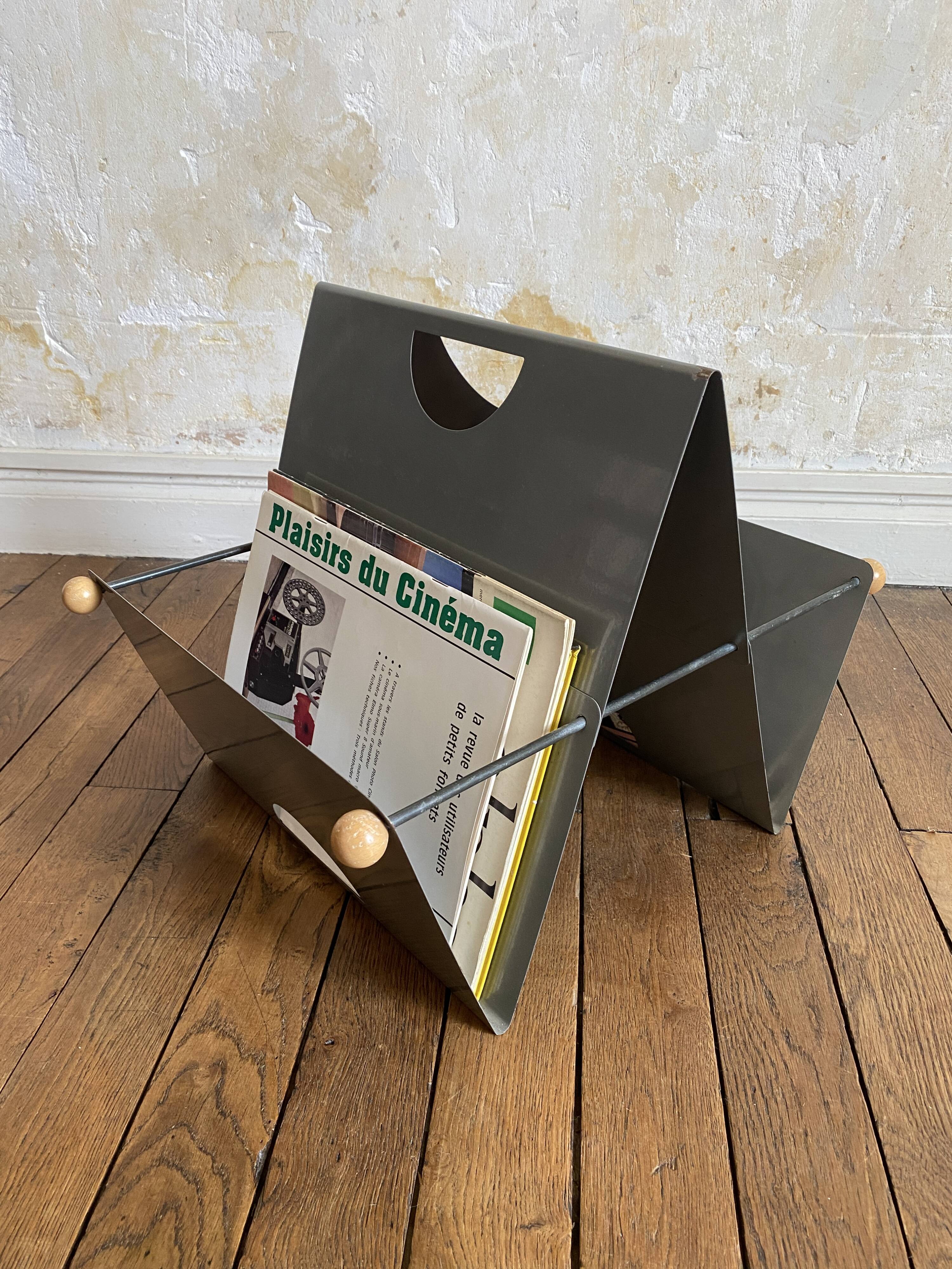 Memphis style magazine rack