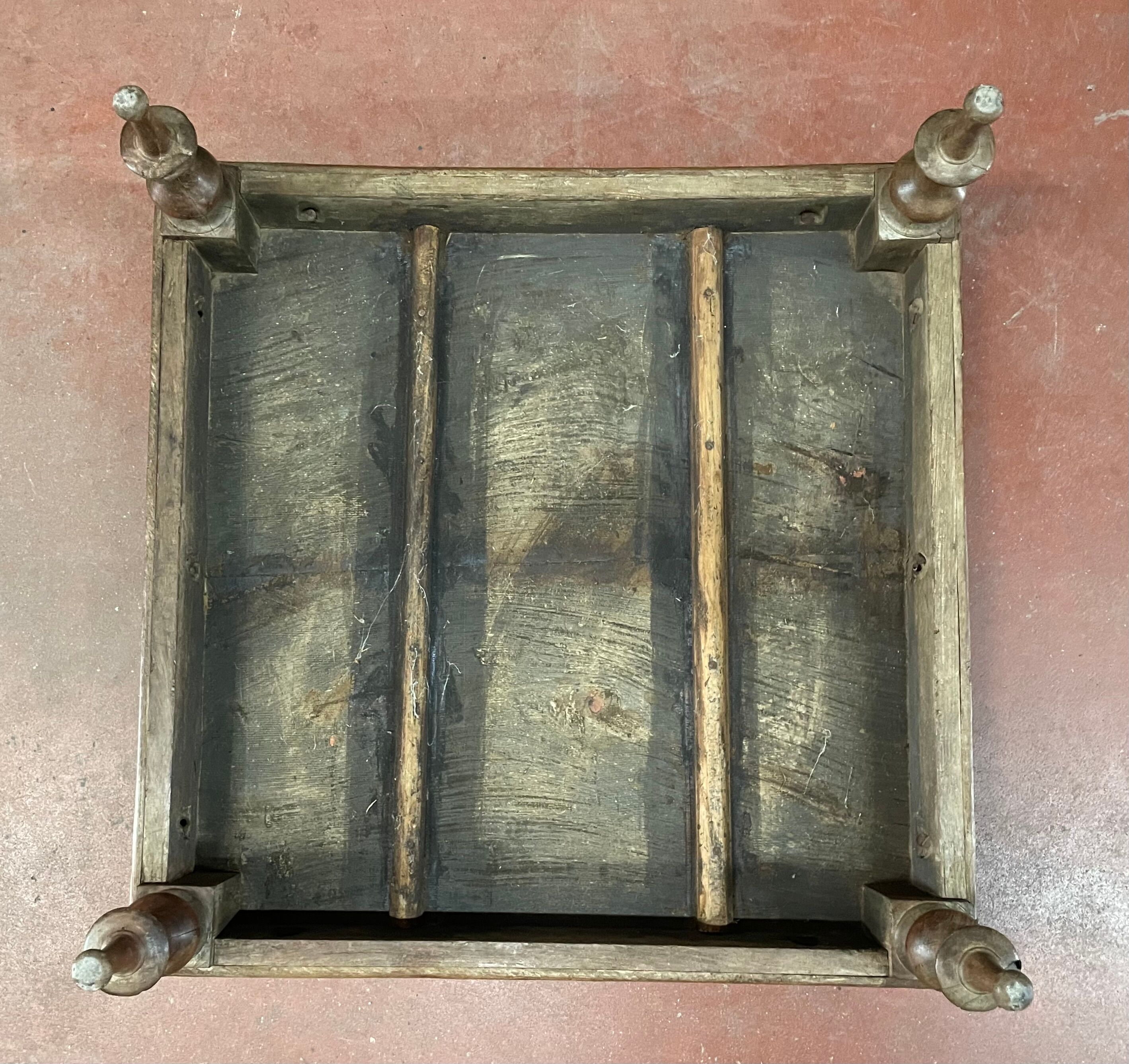 Ancient india square coffee table in solid teak wood decorated with a rosette