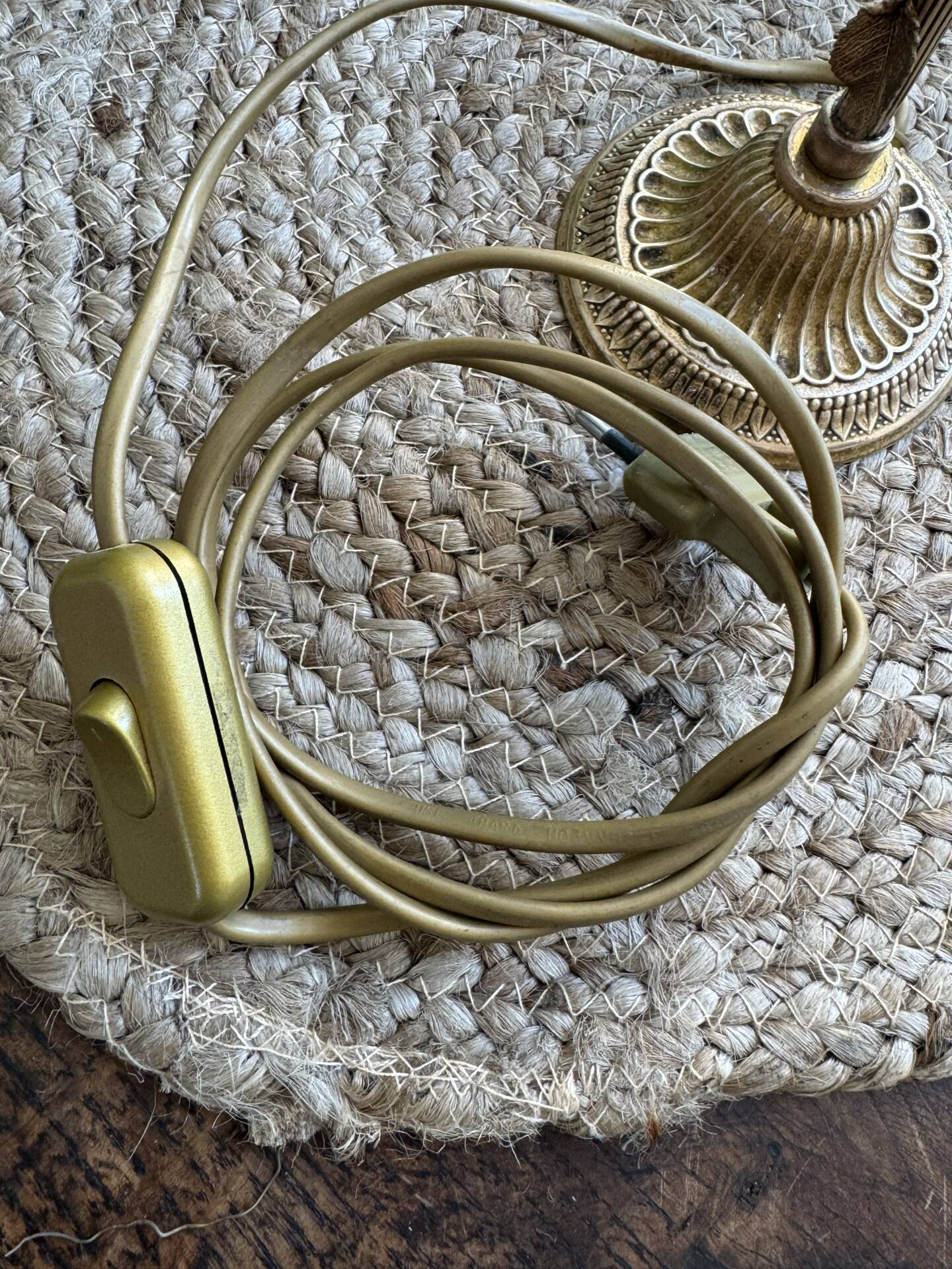 Tulip lamp in brass