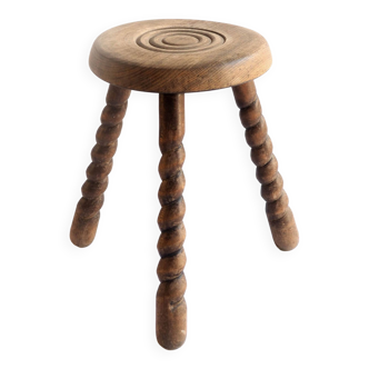 Spiral leg tripod stool